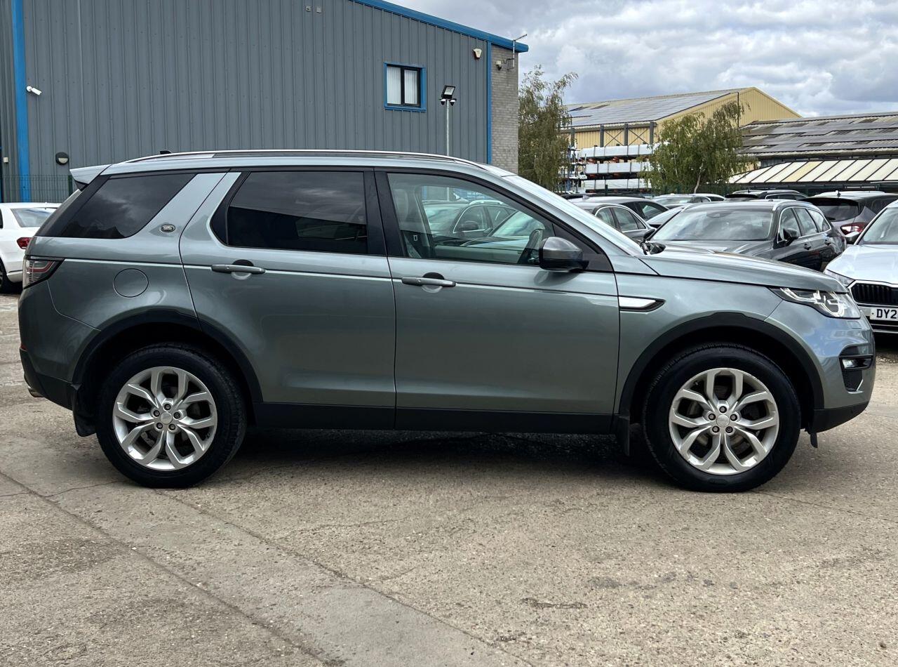 Land Rover Discovery Sport view 8