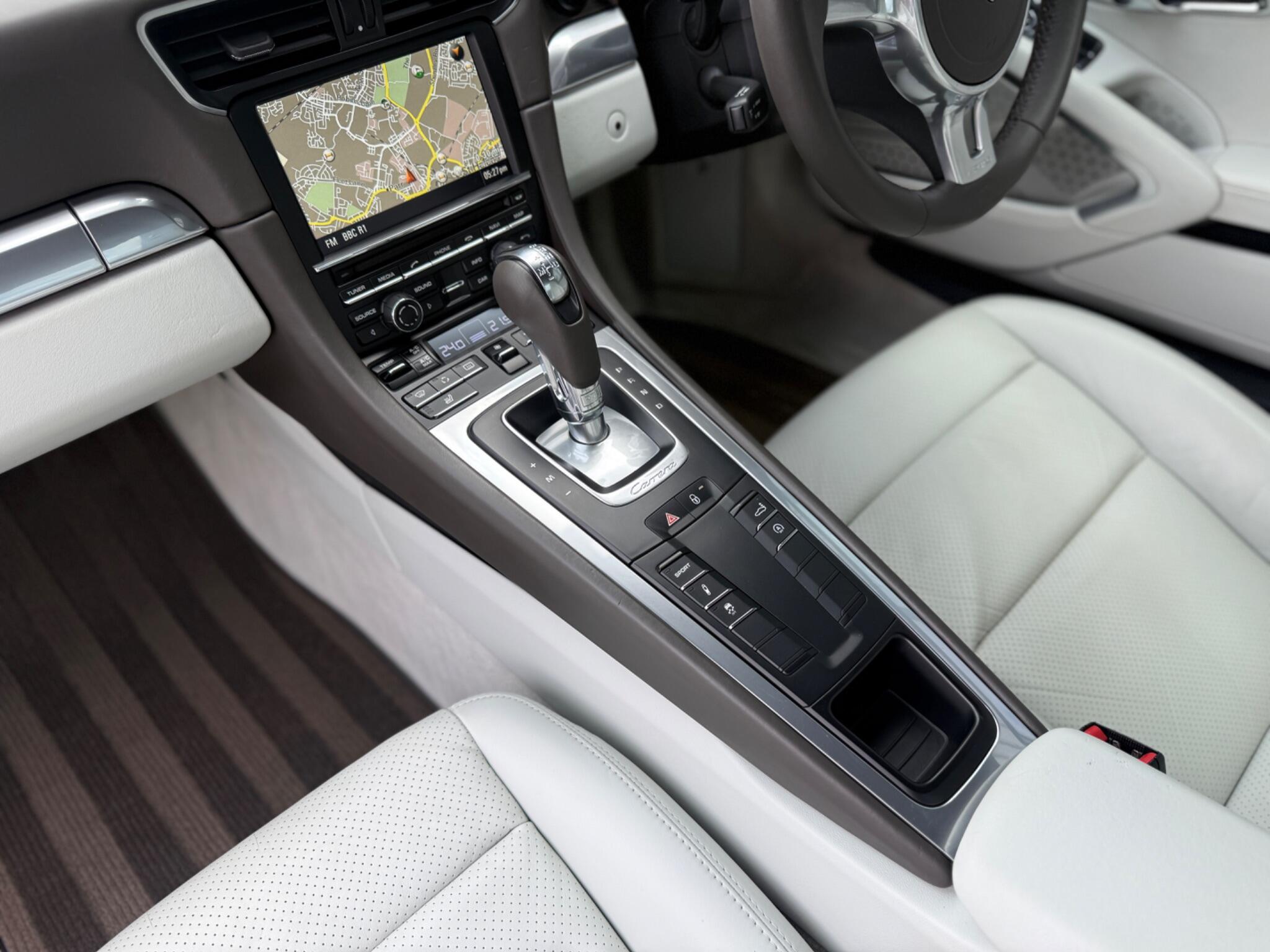 Porsche 911 view 42