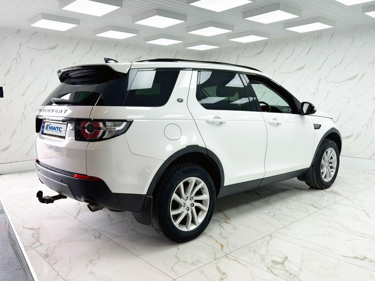 Land Rover Discovery Sport view 12