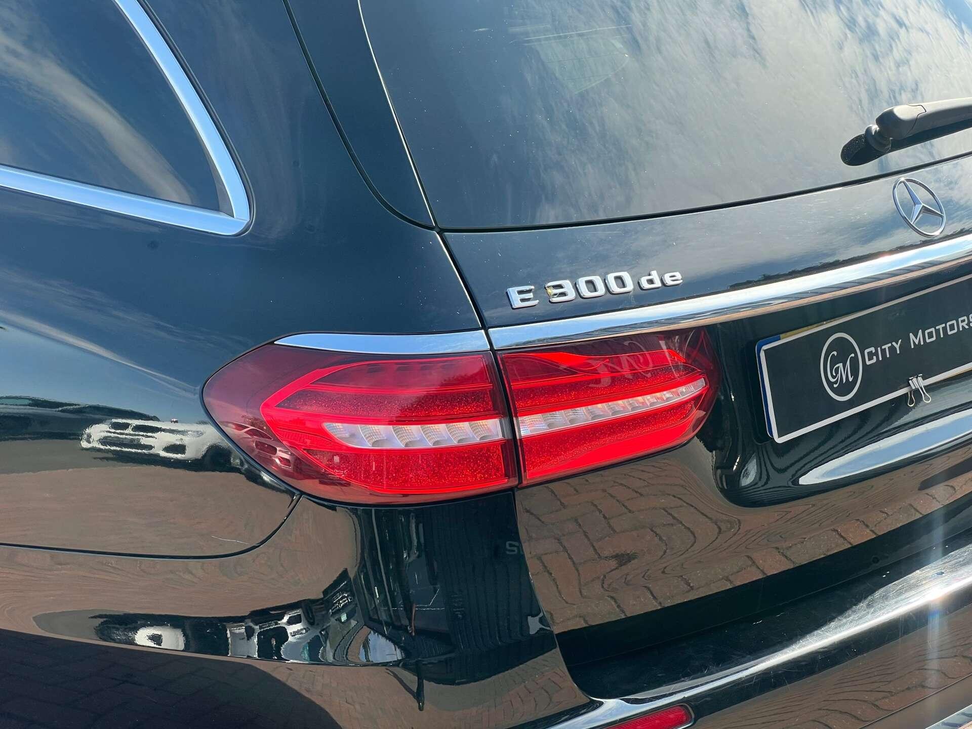 Mercedes-Benz E-Class view 11