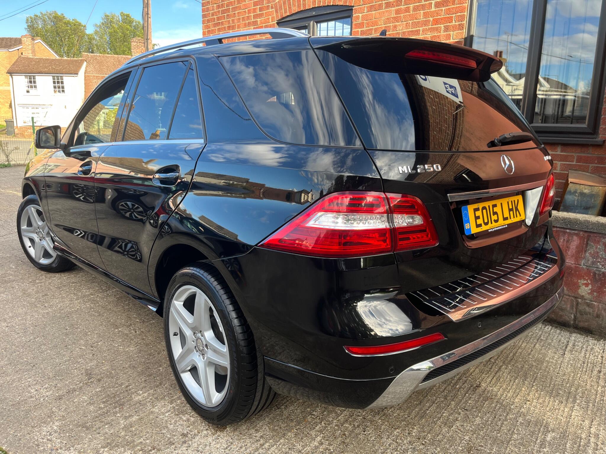 Mercedes-Benz M-Class view 57