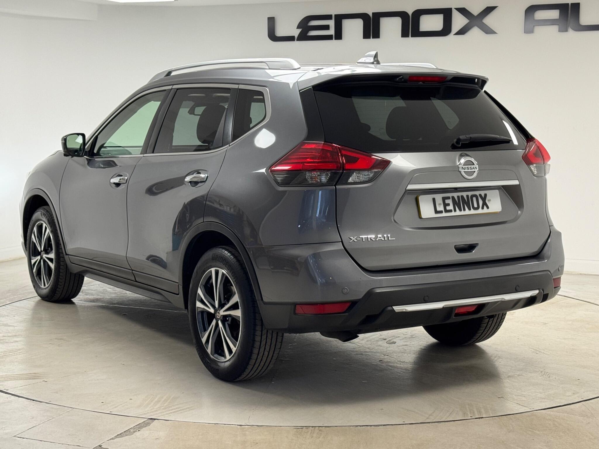 Nissan X-Trail view 4