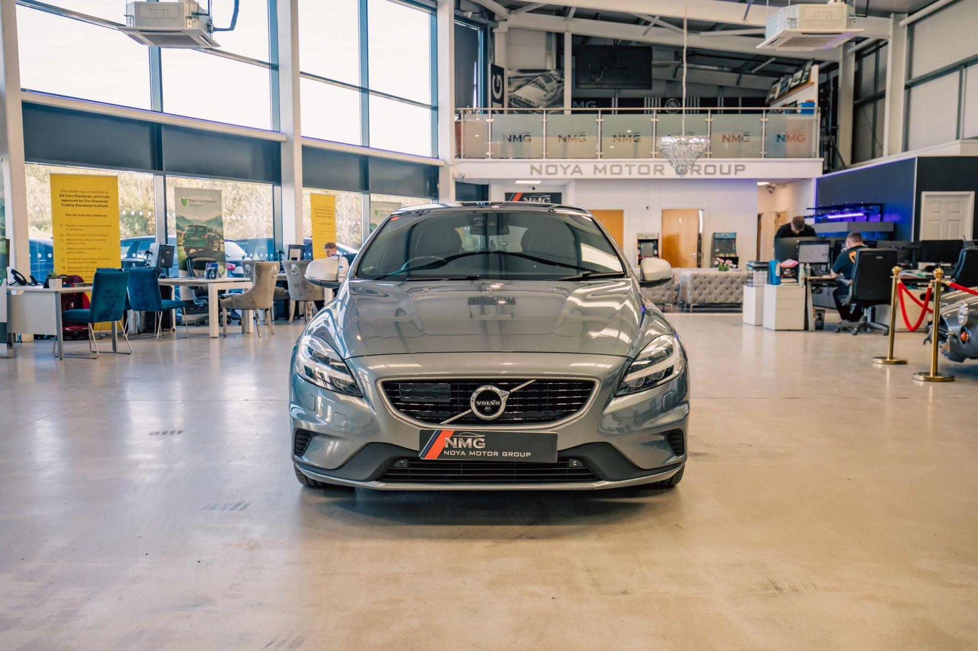 Volvo V40 view 23