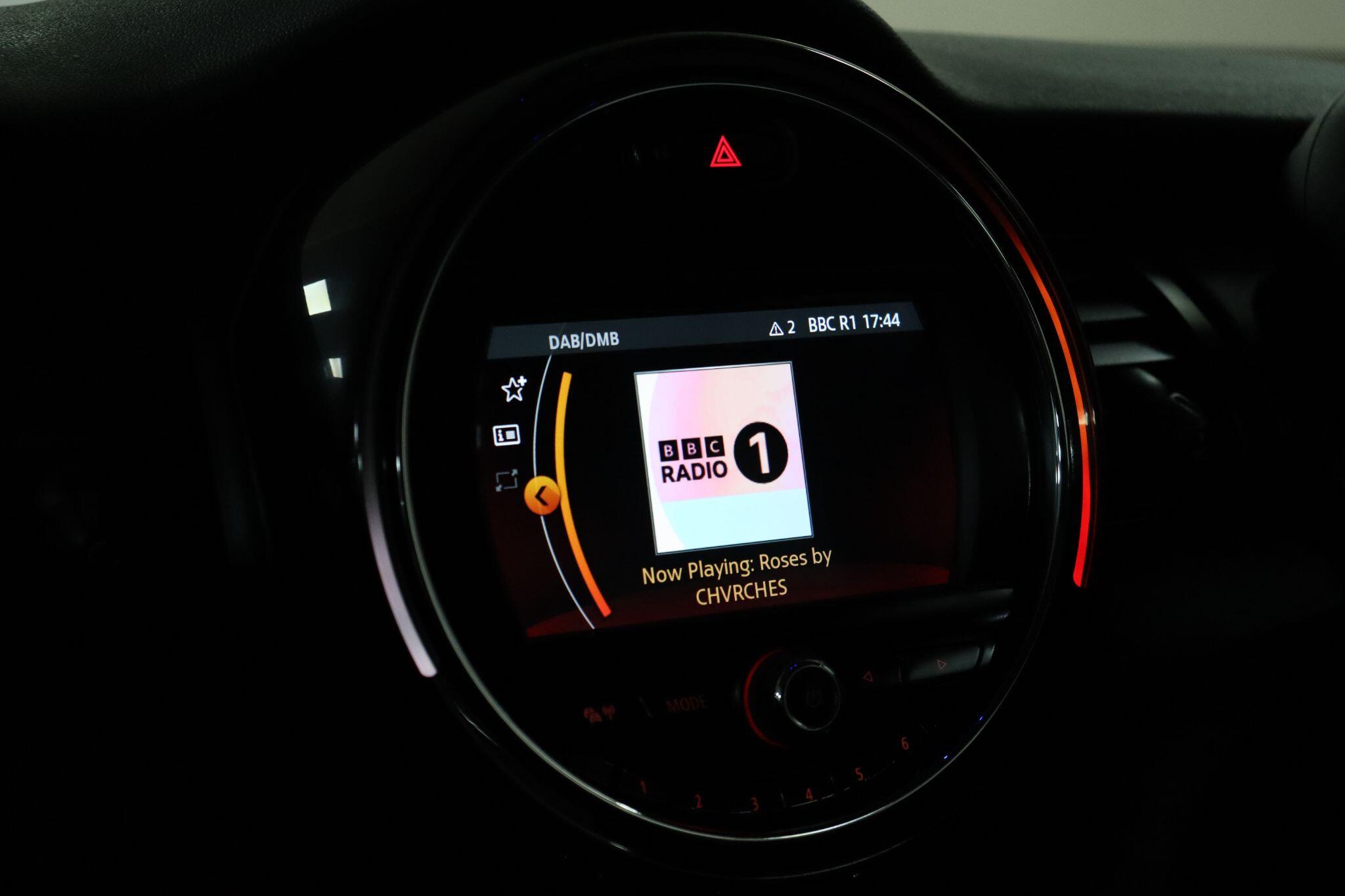Mini Hatch view 38