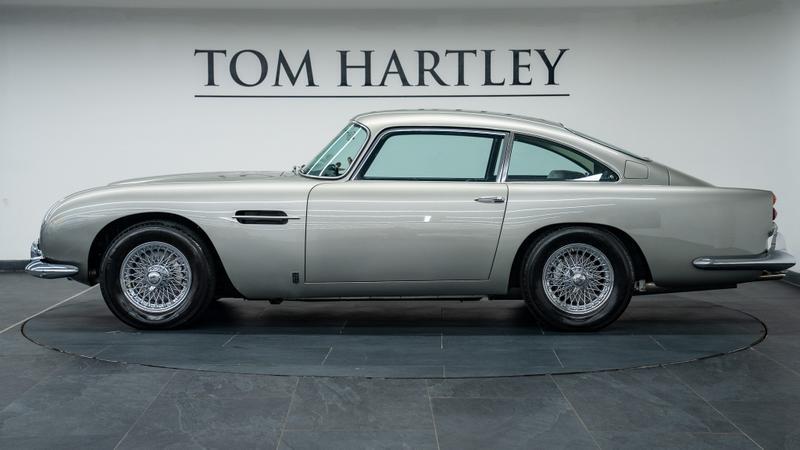 Aston Martin DB5 view 4