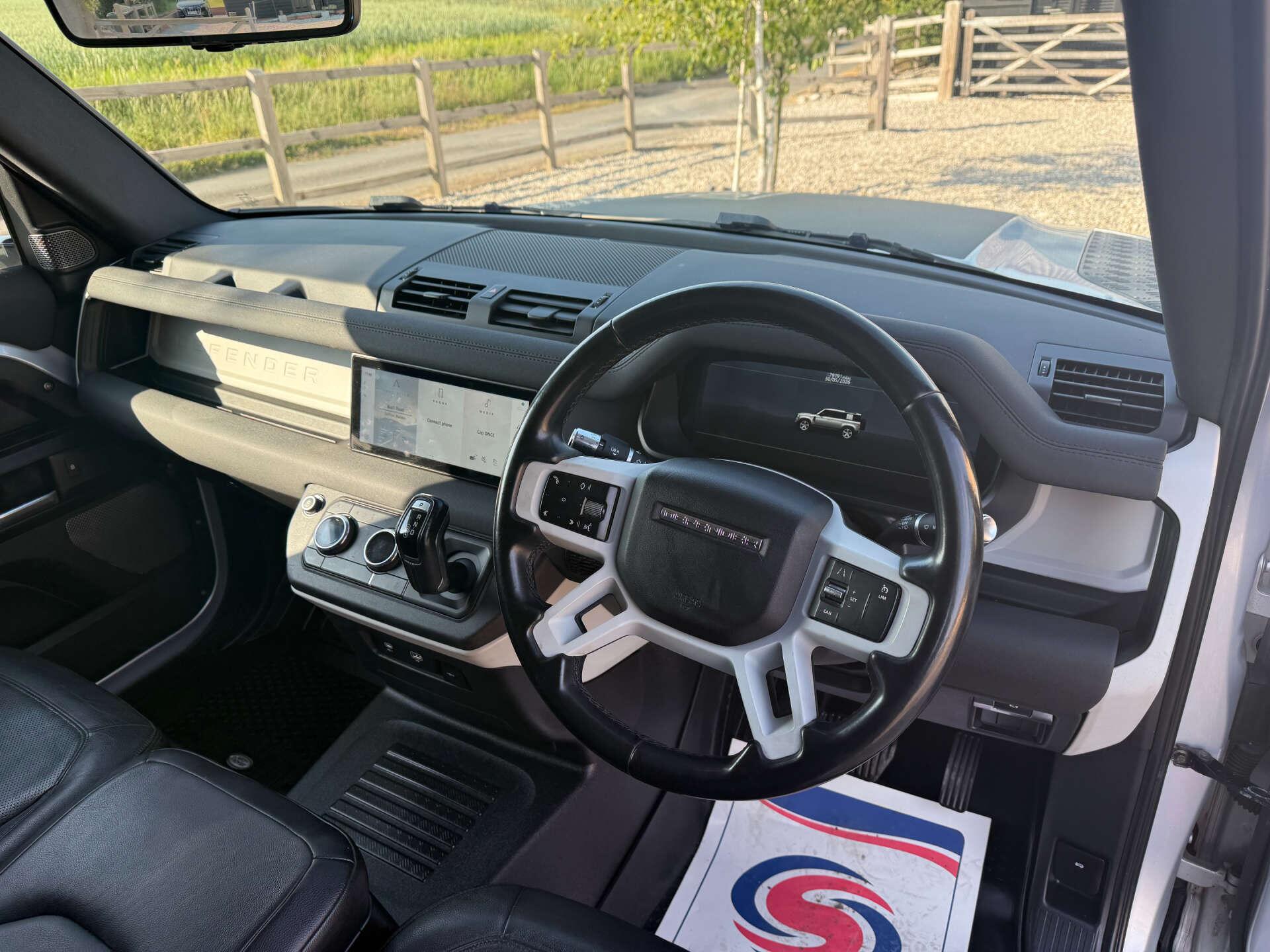 Land Rover Defender view 24