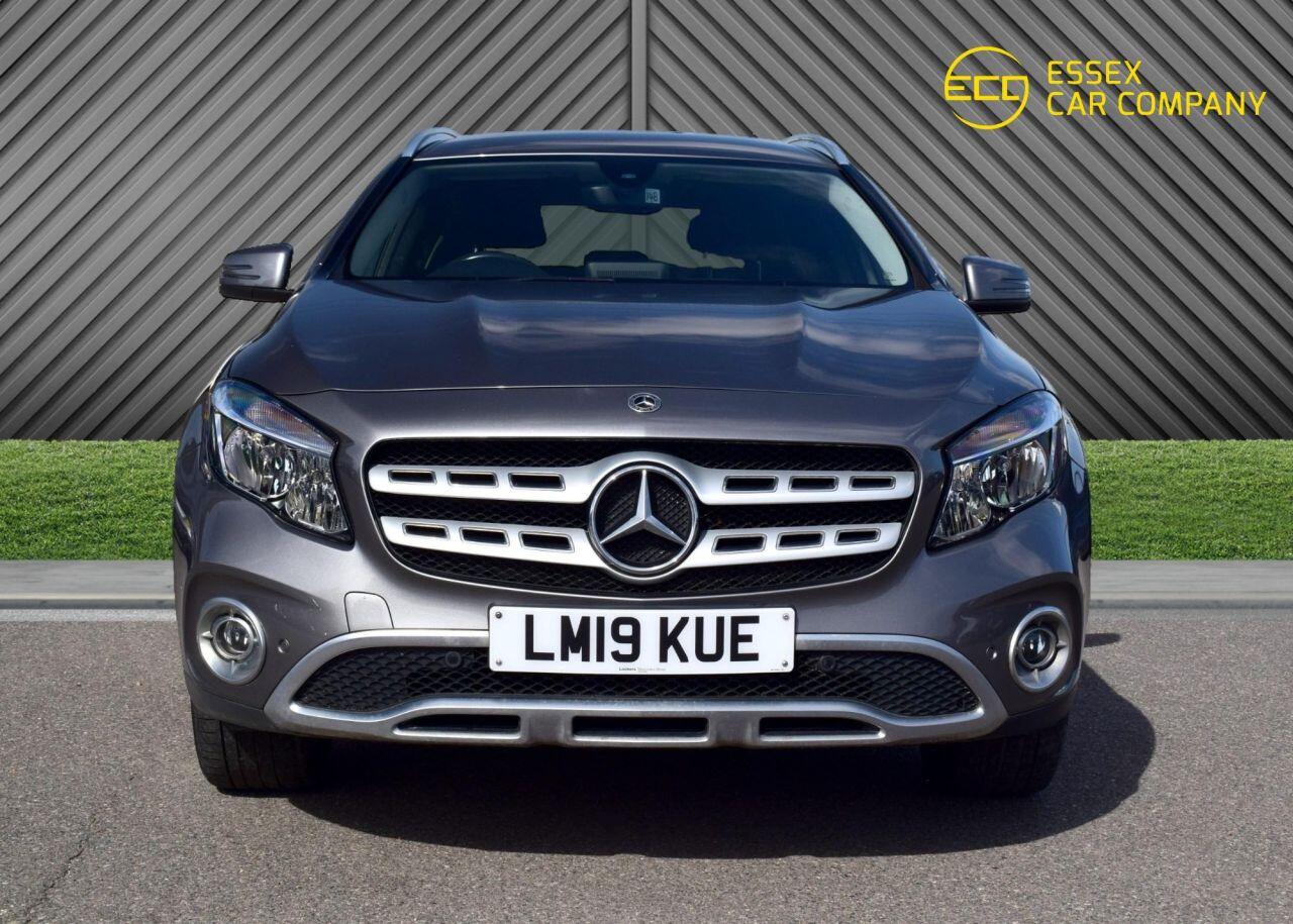 Mercedes-Benz GLA view 5