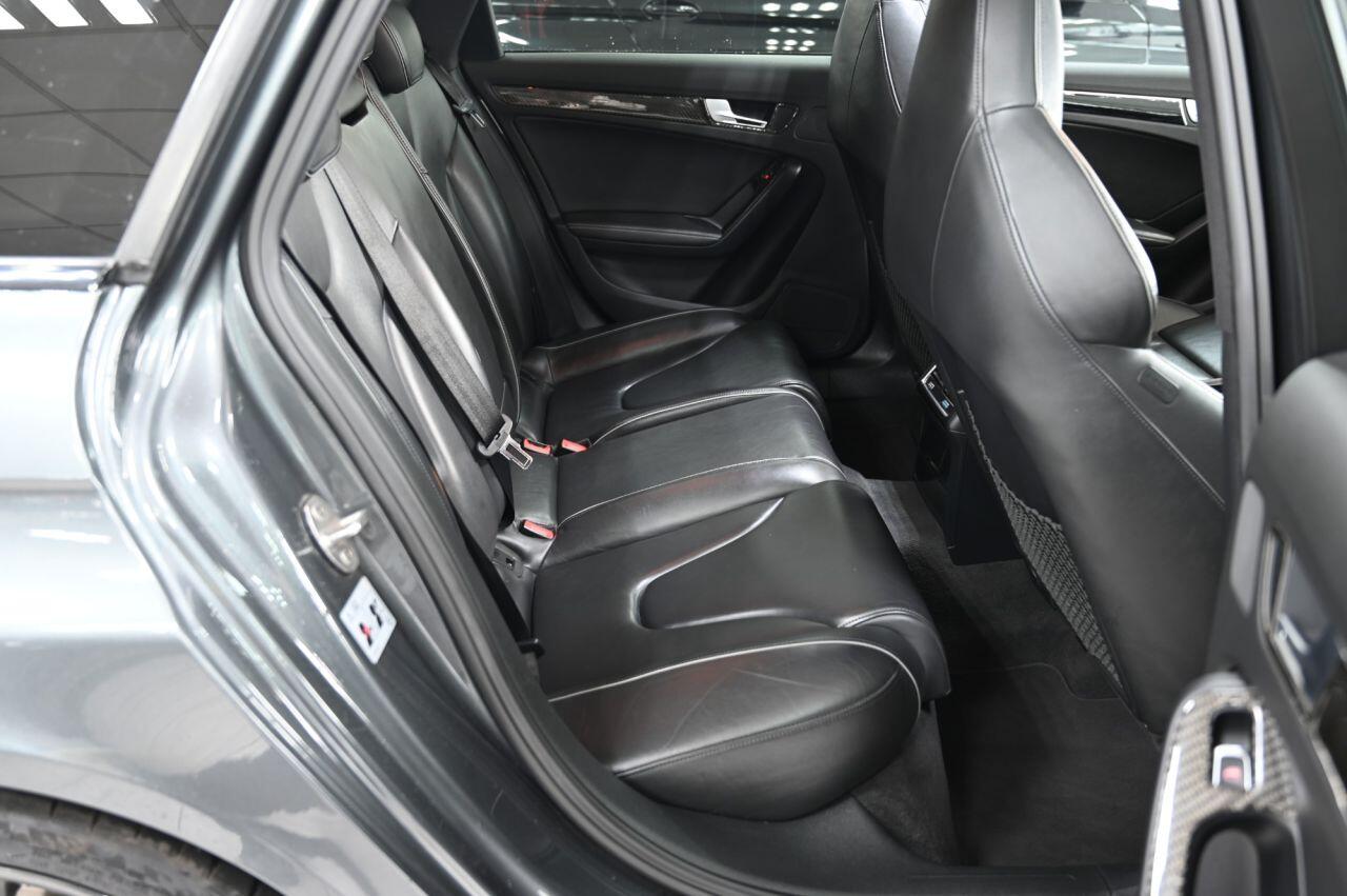 Audi RS4 Avant view 20