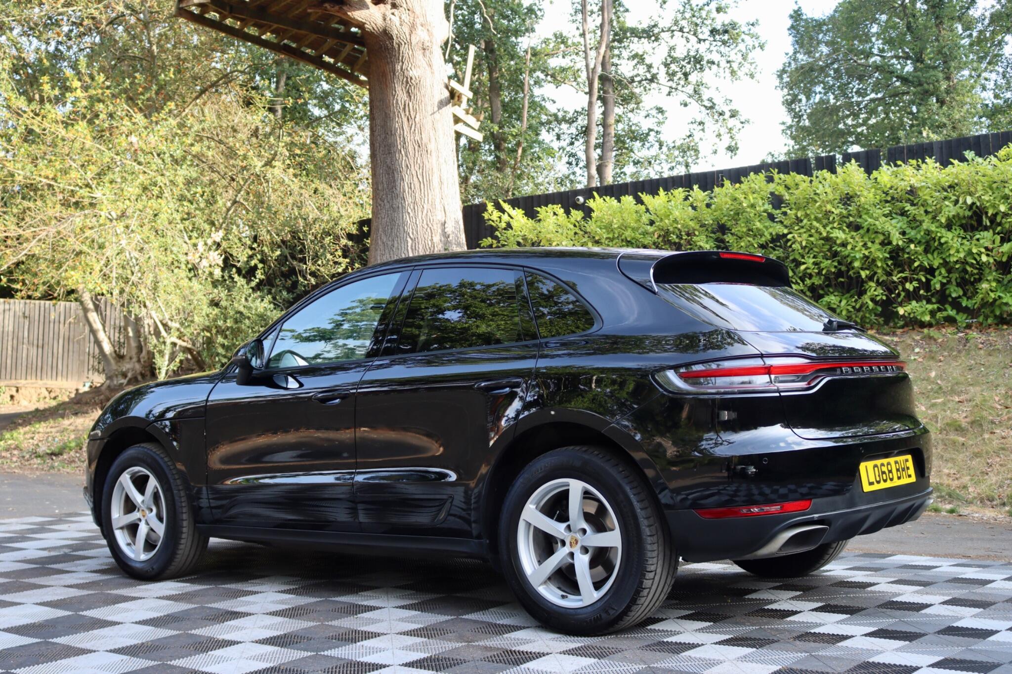 Porsche Macan view 15