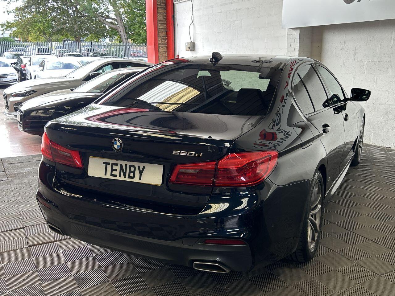 BMW 5 Series view 10