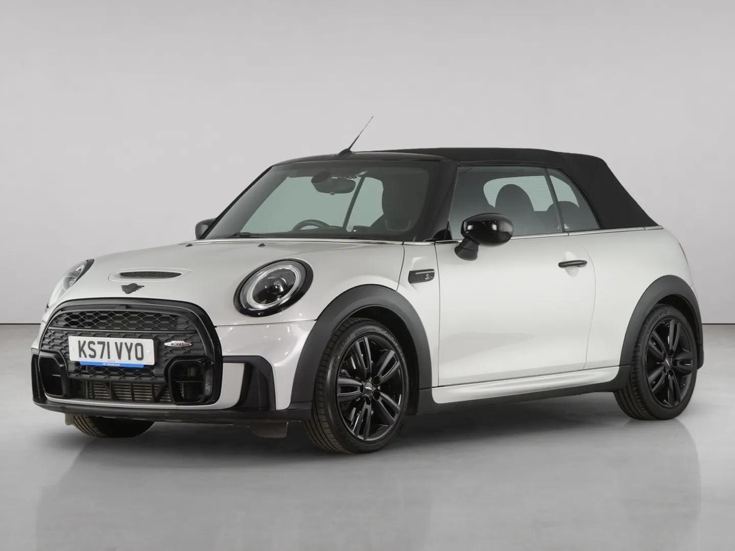 Mini Convertible view 2