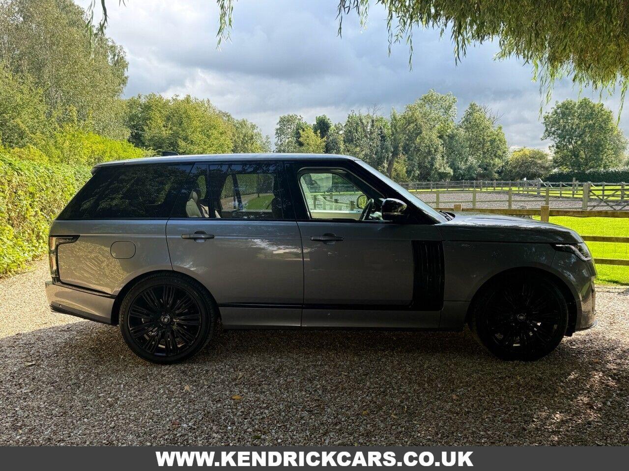 Land Rover Range Rover view 3