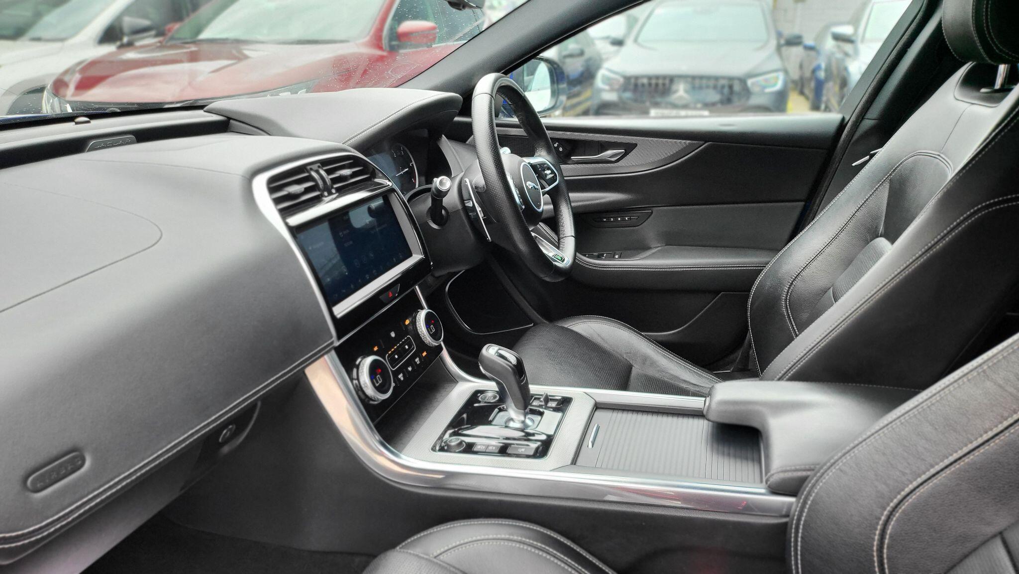 Jaguar Xe view 35