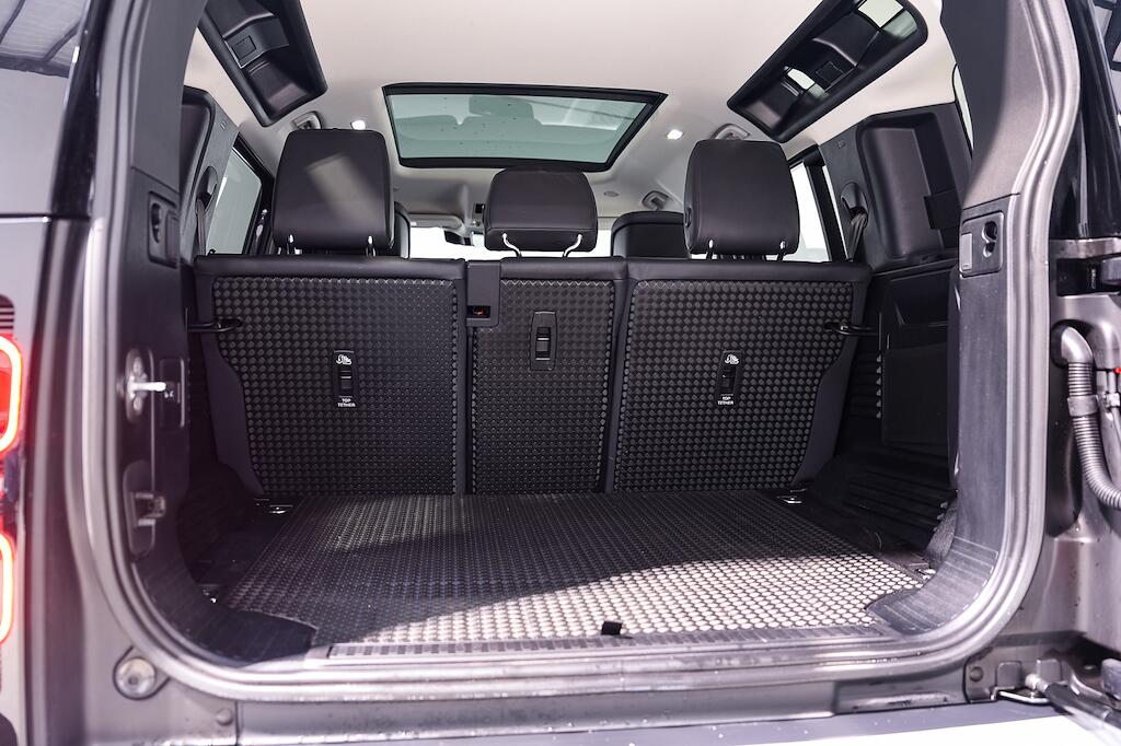 Land Rover Defender view 41
