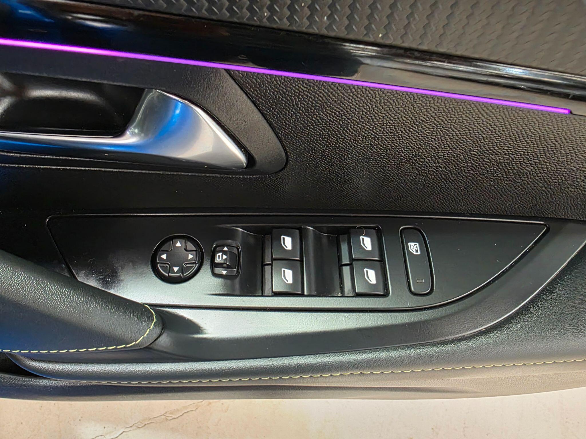 Peugeot 208 view 13