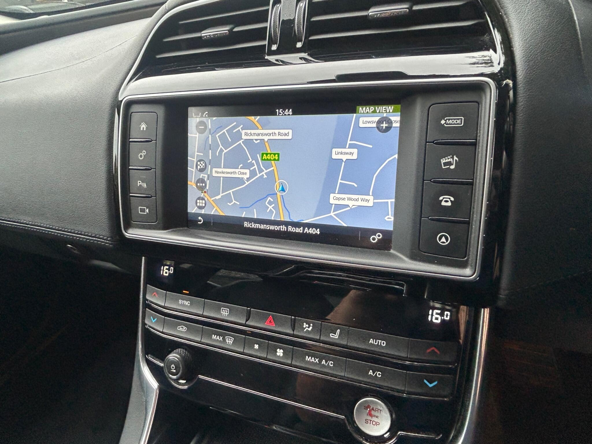 Jaguar Xe view 40