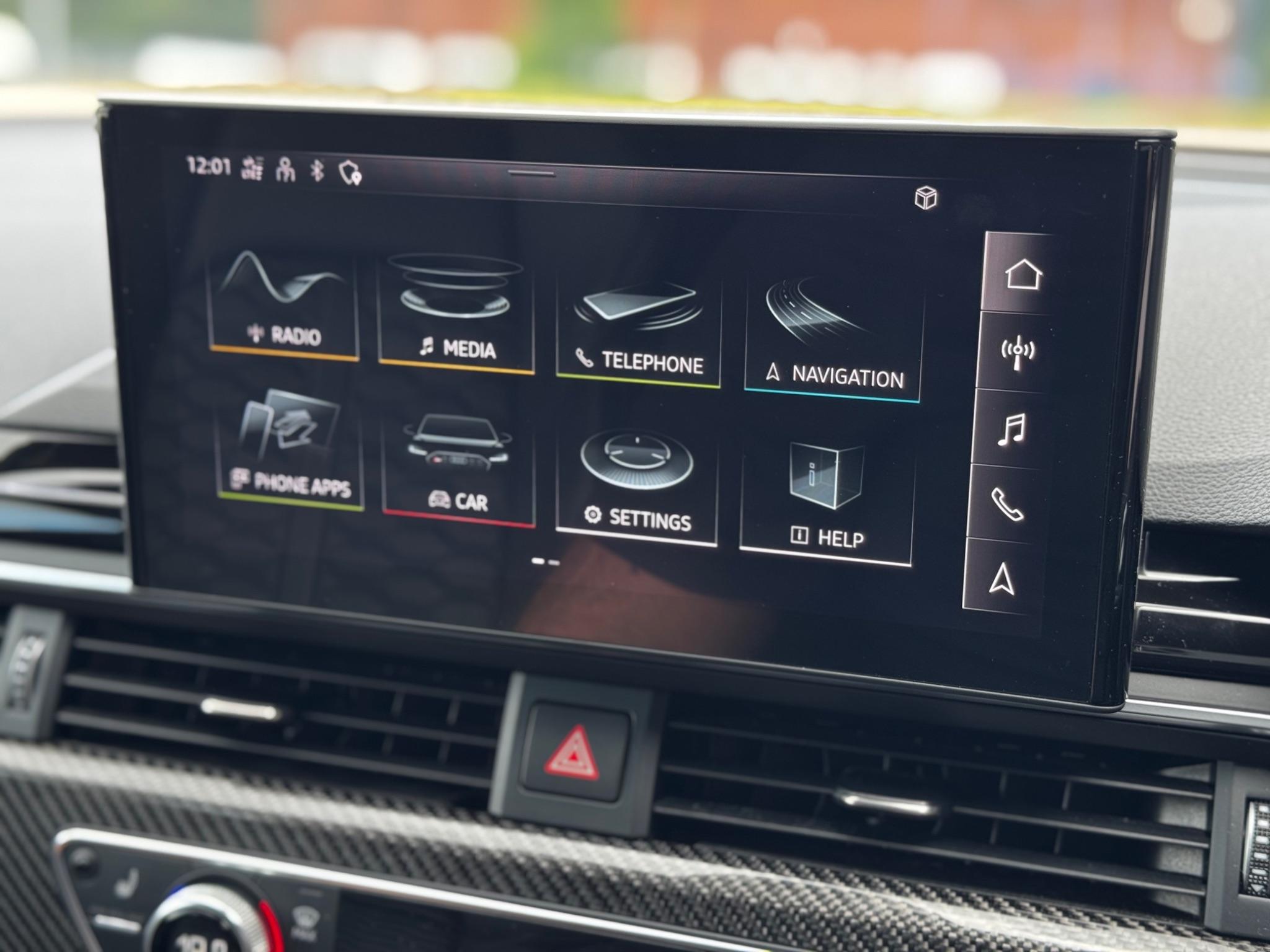 Audi RS4 view 32