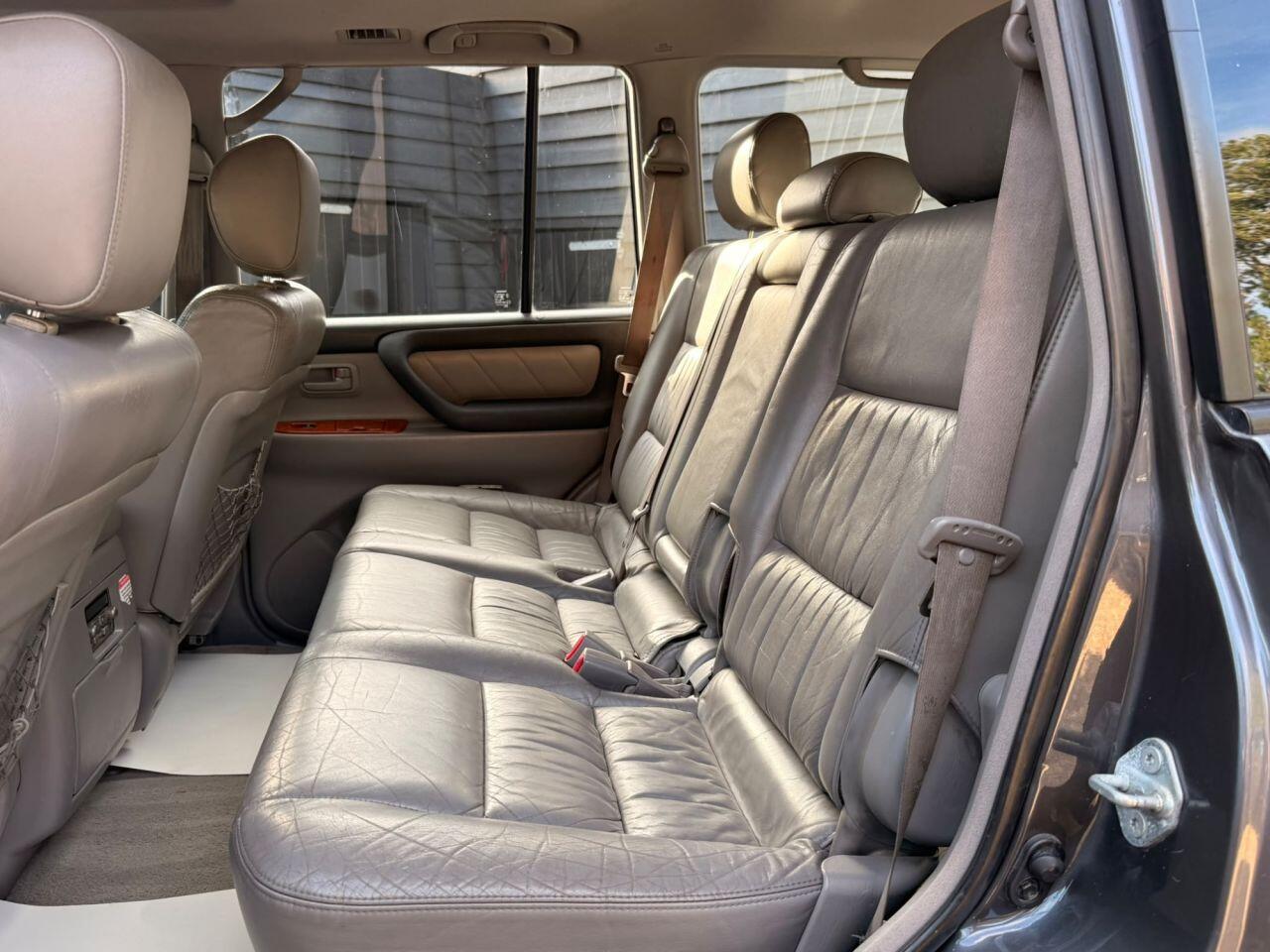 Toyota Land Cruiser view 17