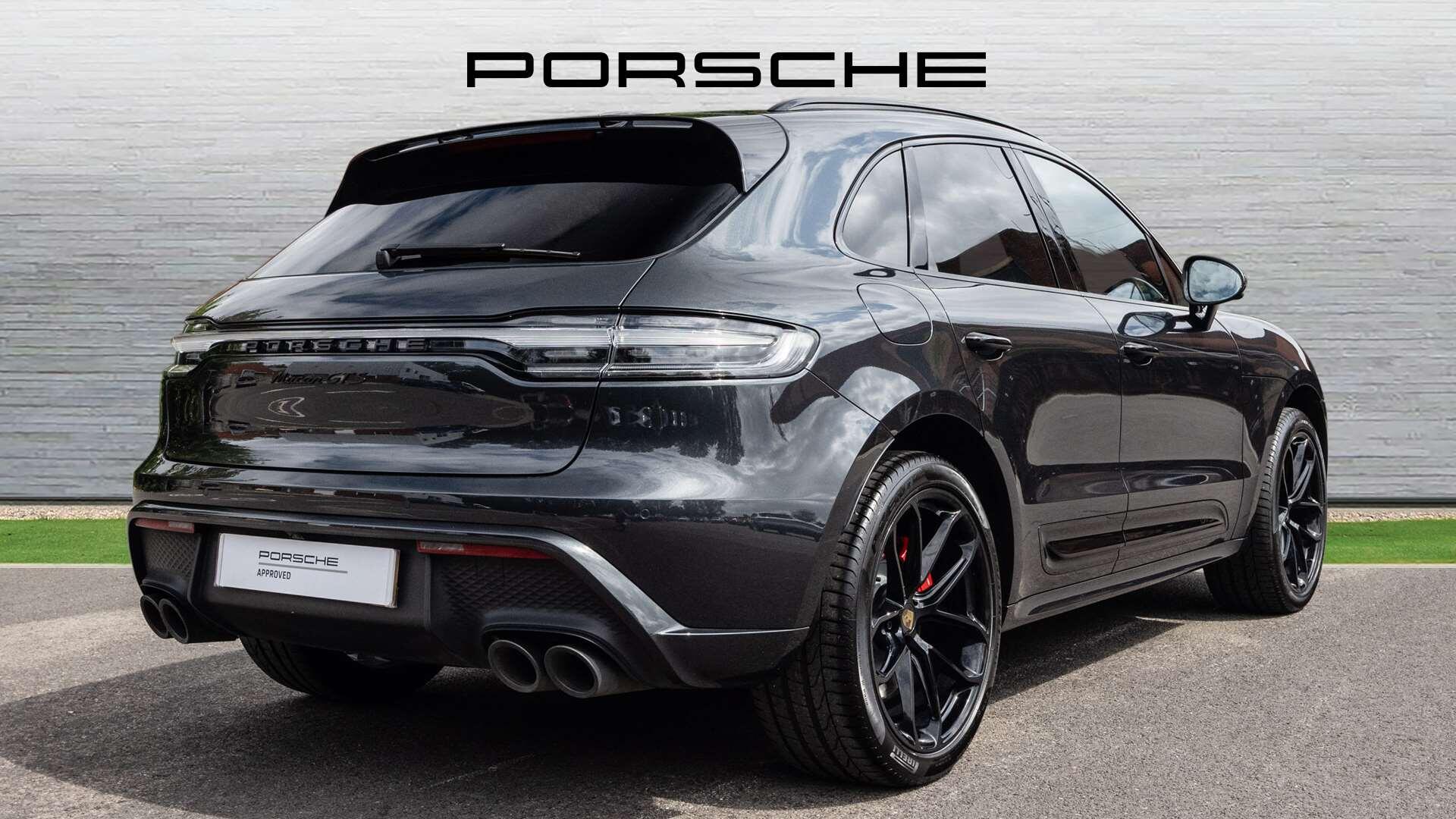 Porsche Macan view 3