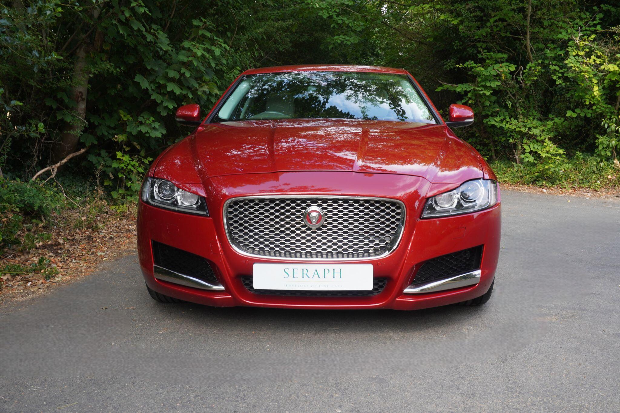 Jaguar XF view 13