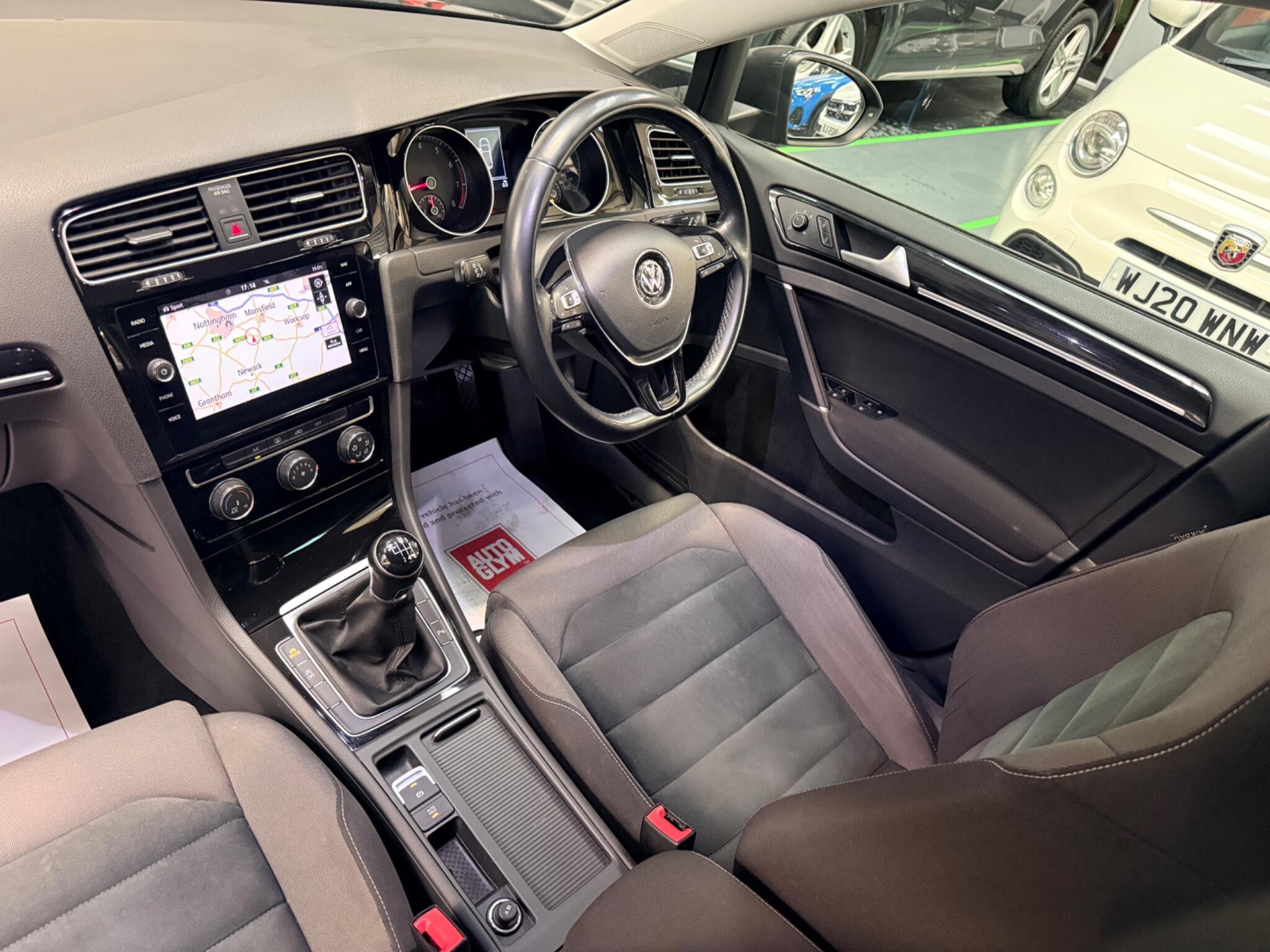 Volkswagen Golf view 3