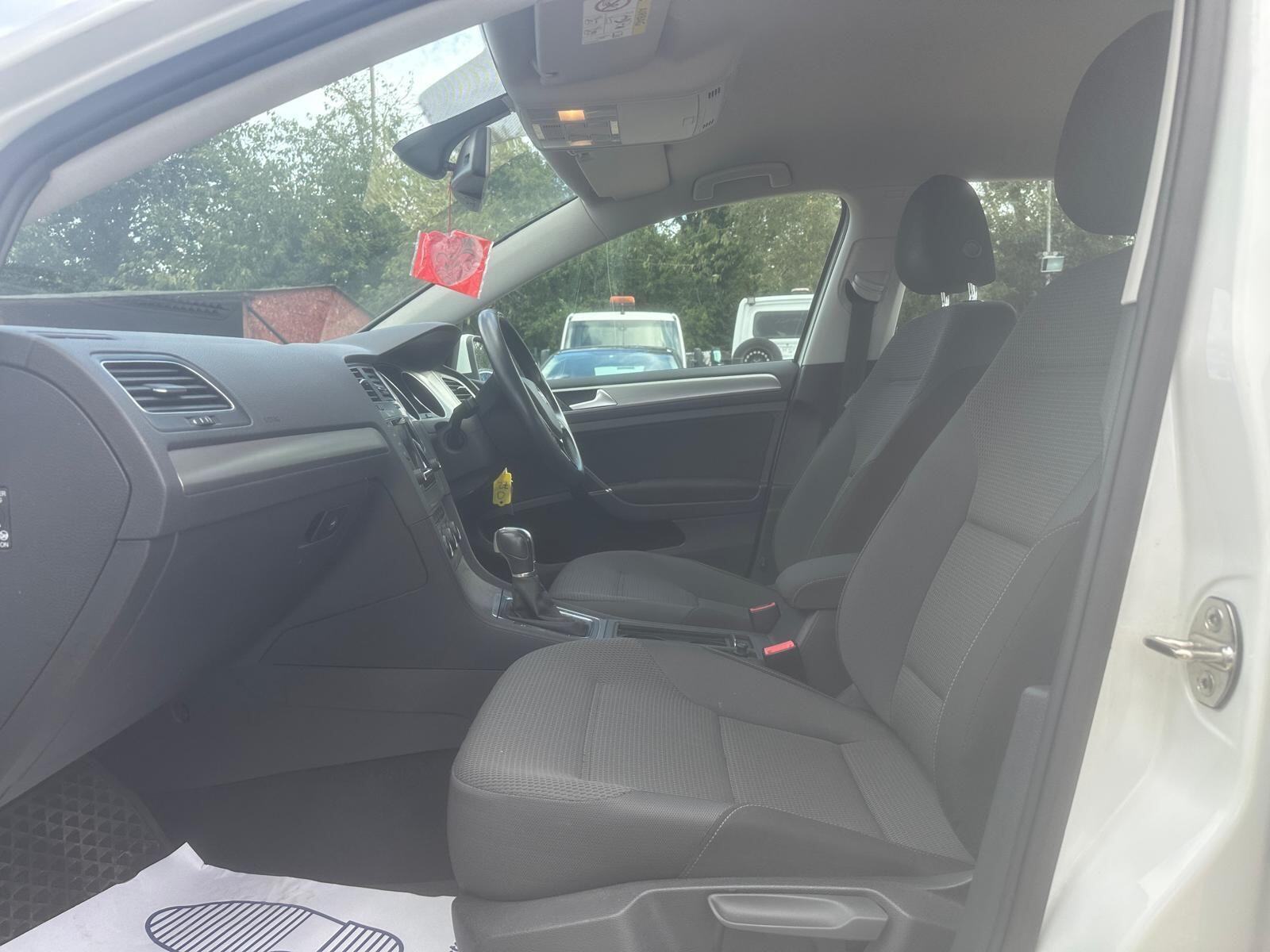 Volkswagen Golf view 9