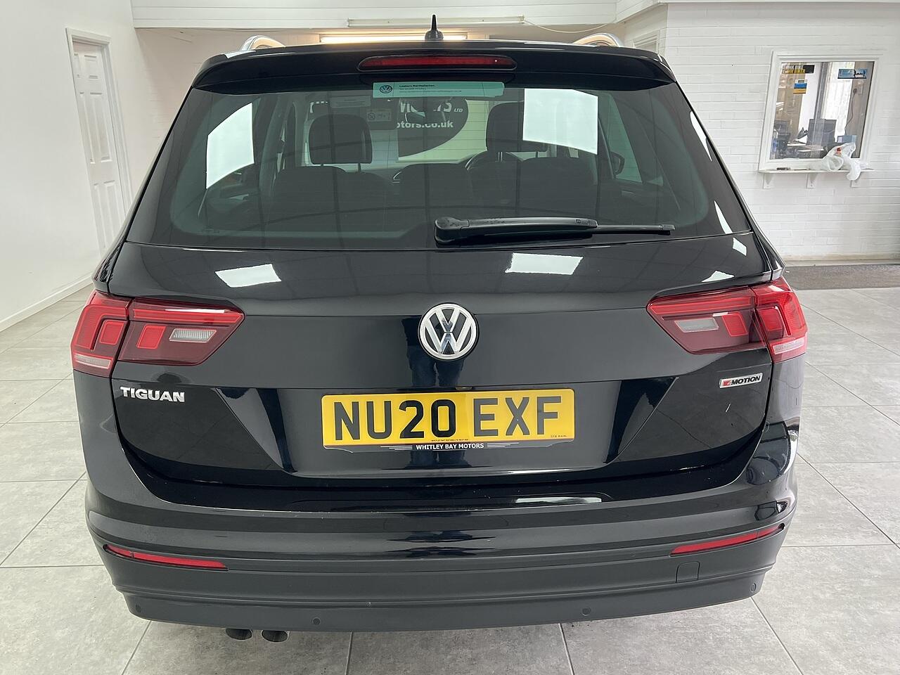 Volkswagen Tiguan view 4