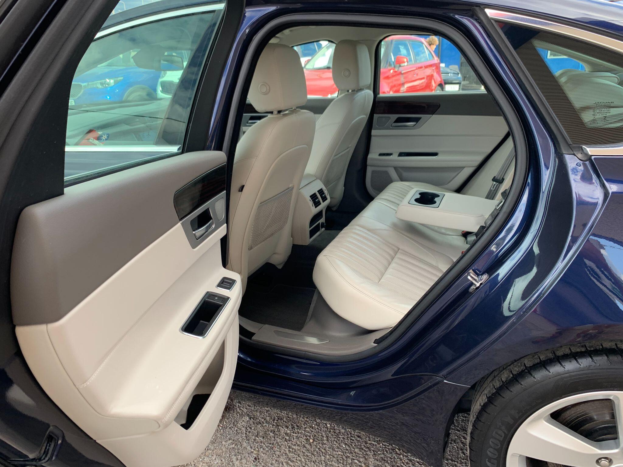 Jaguar XF view 20
