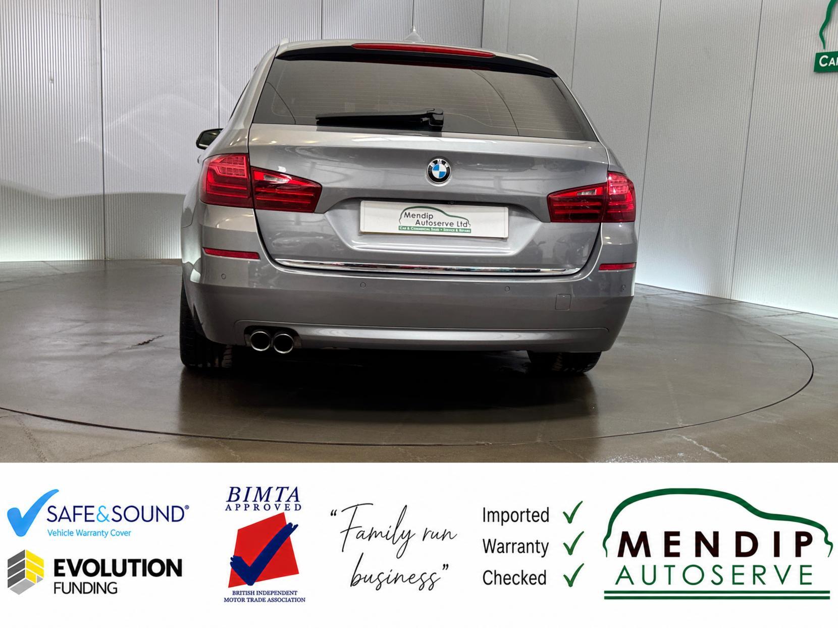 BMW 5 Series view 14