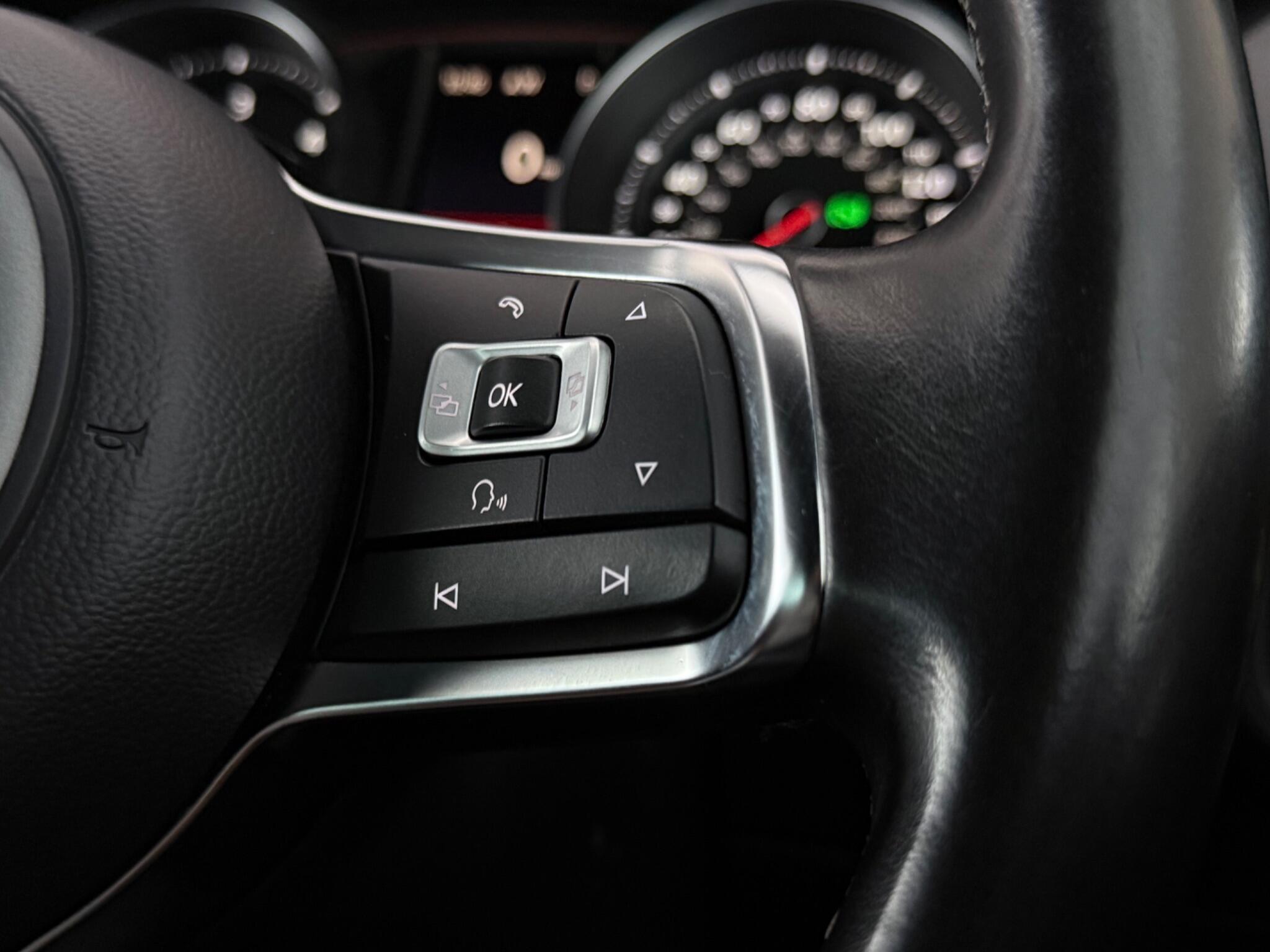 Volkswagen Golf view 13