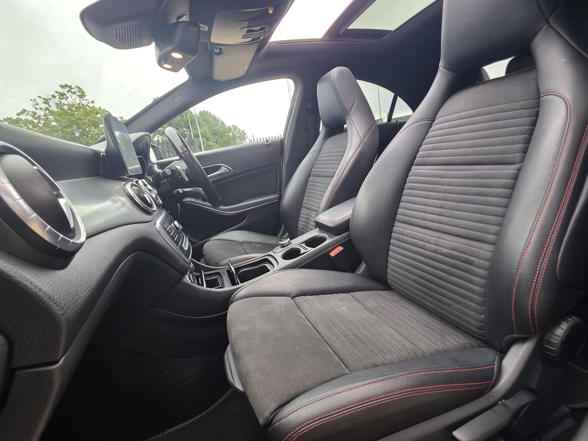 Mercedes-Benz Cla view 11