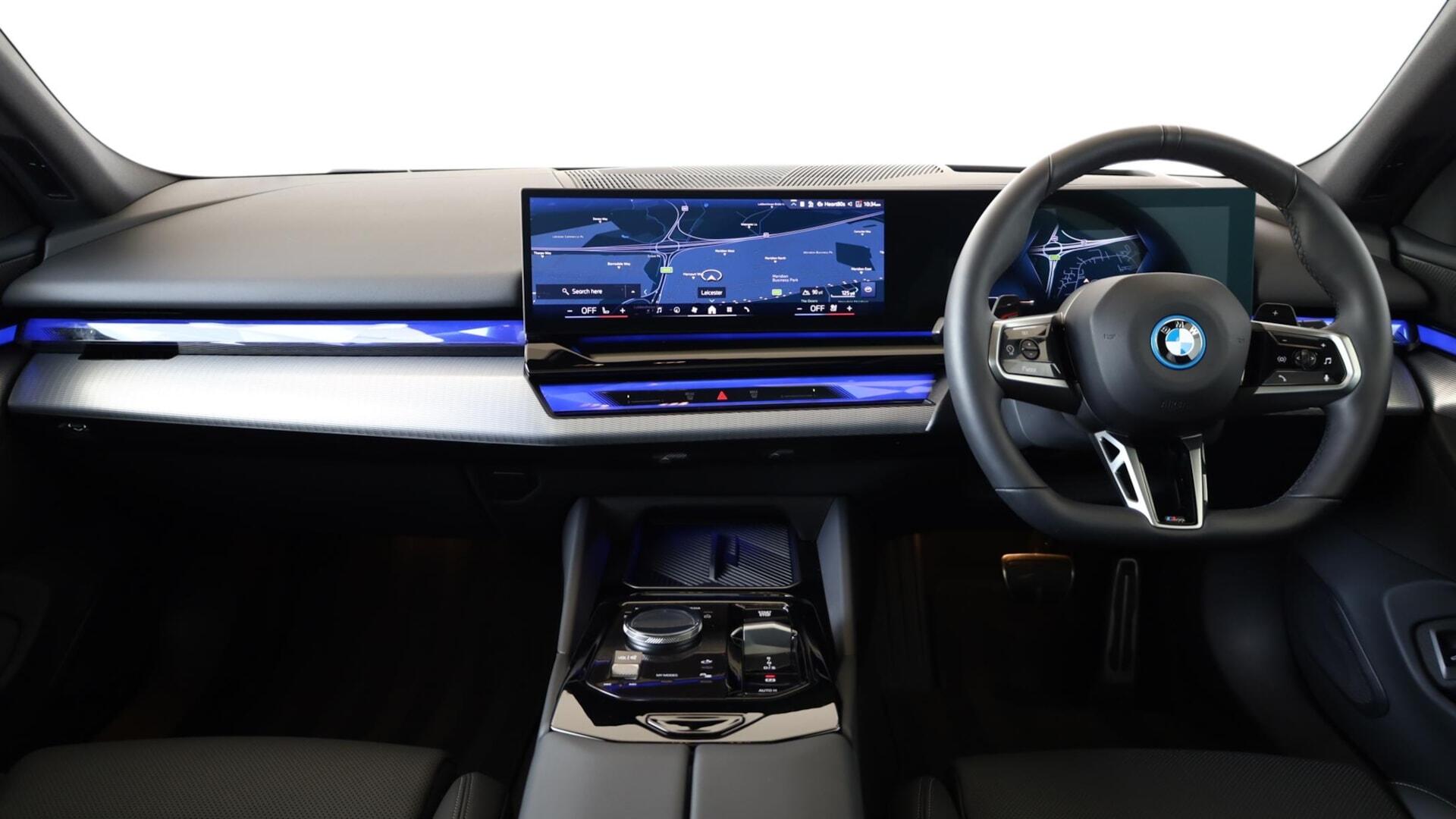 BMW 5 Series view 4