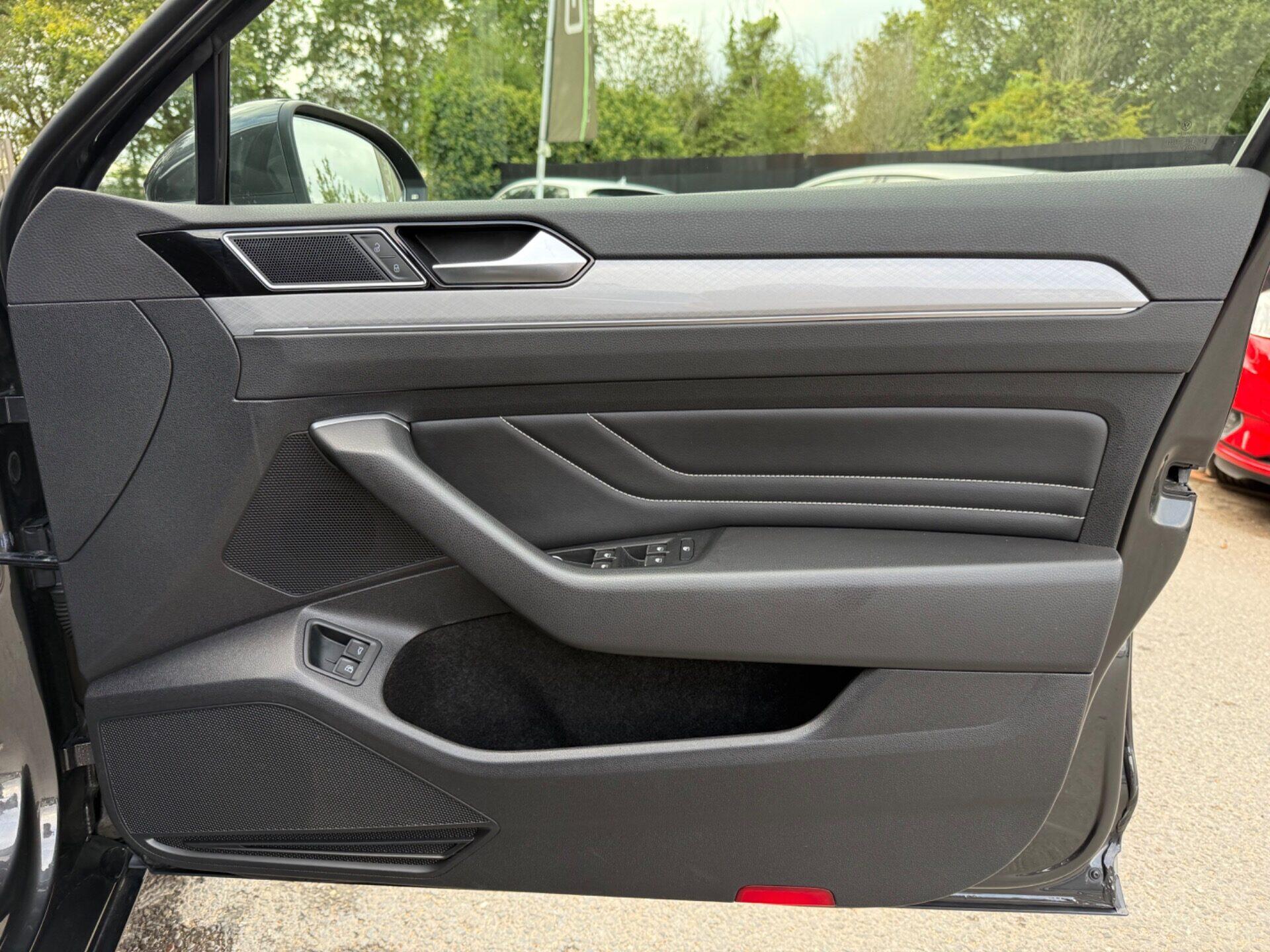 Volkswagen Passat view 31