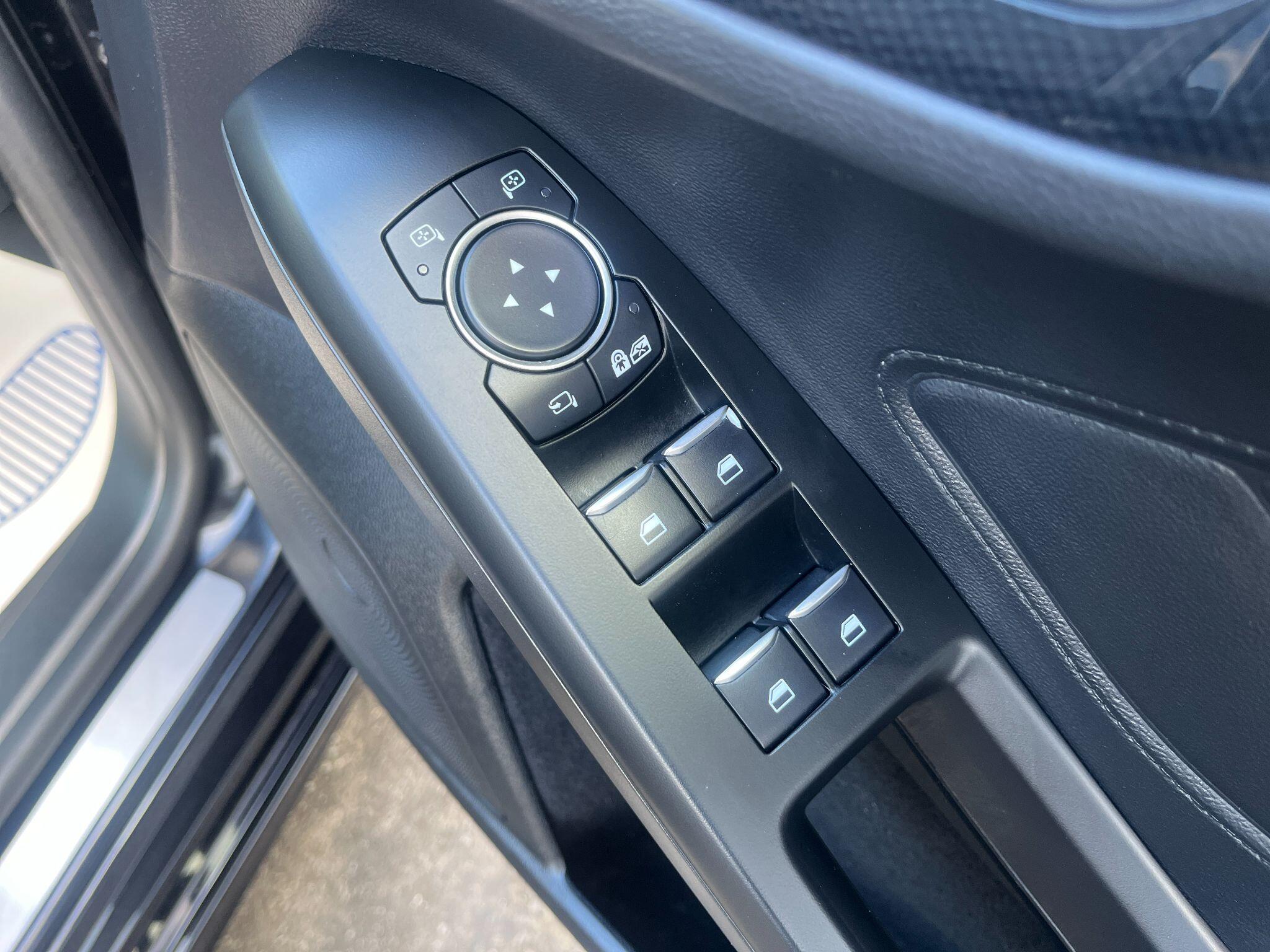 Ford Focus view 28
