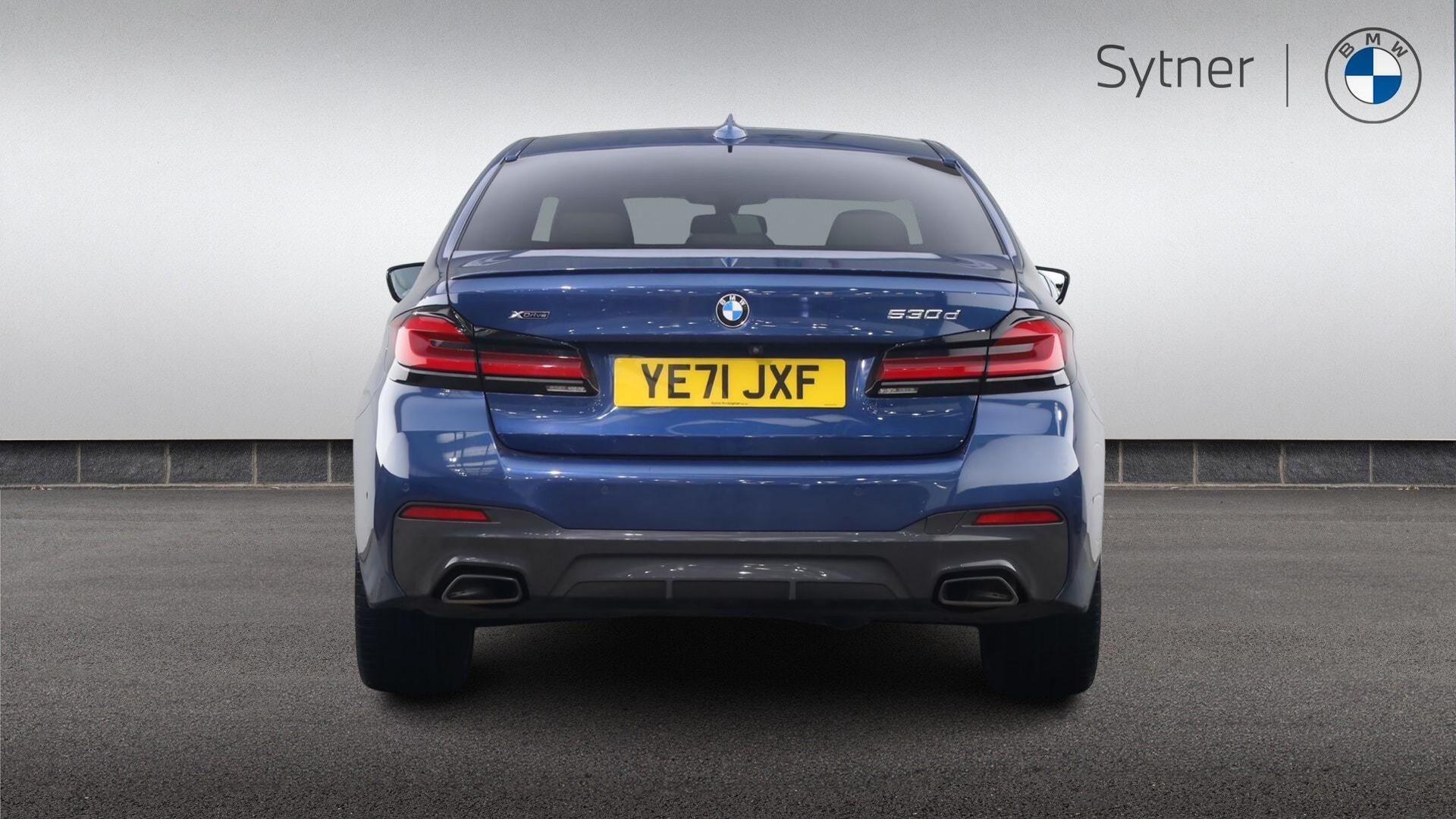 BMW 5 Series view 15