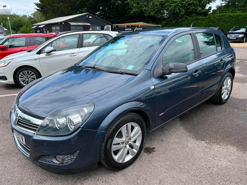 Vauxhall Astra view 5