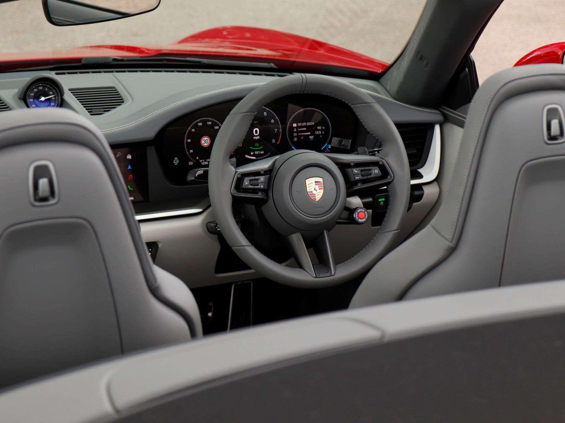 Porsche 911 view 12