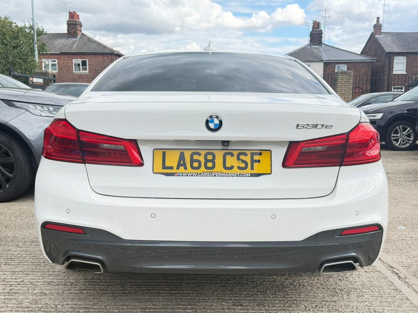 BMW 5 Series view 6