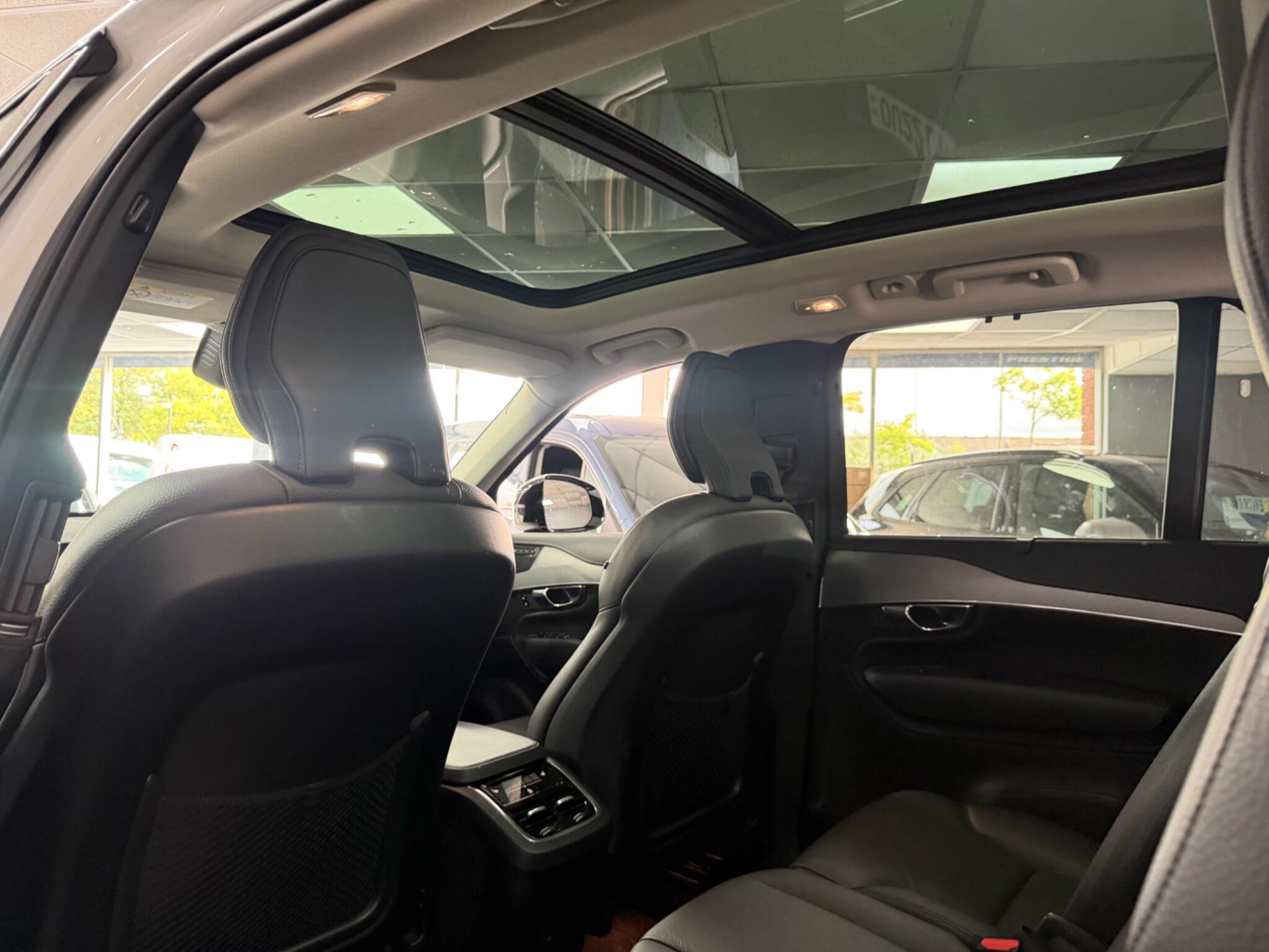 Volvo XC90 view 21