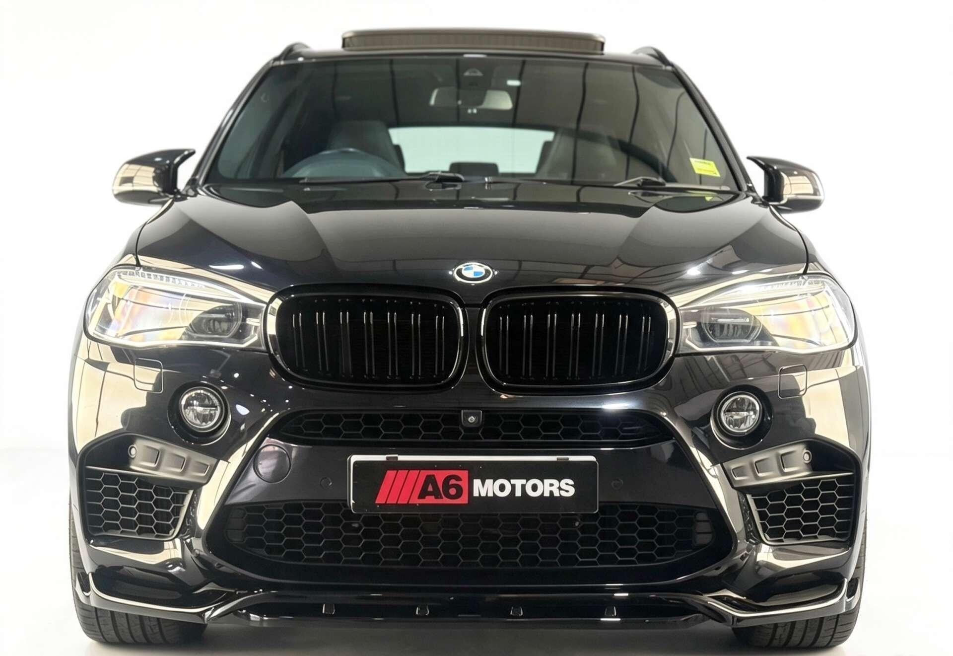 BMW X5 M view 6