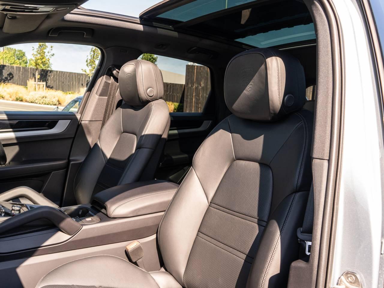 Porsche Cayenne view 35