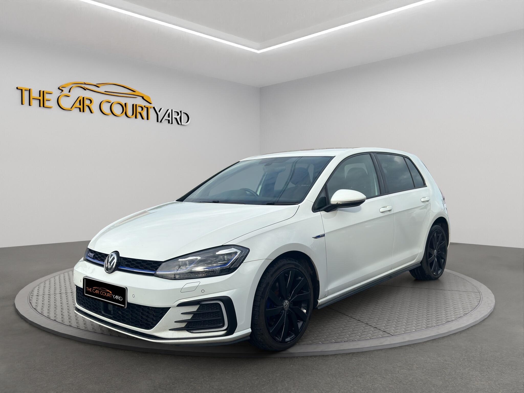 Volkswagen Golf view 3
