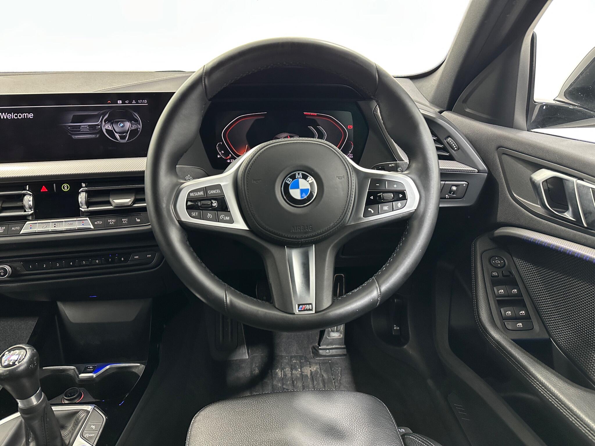 BMW 1 Series view 13