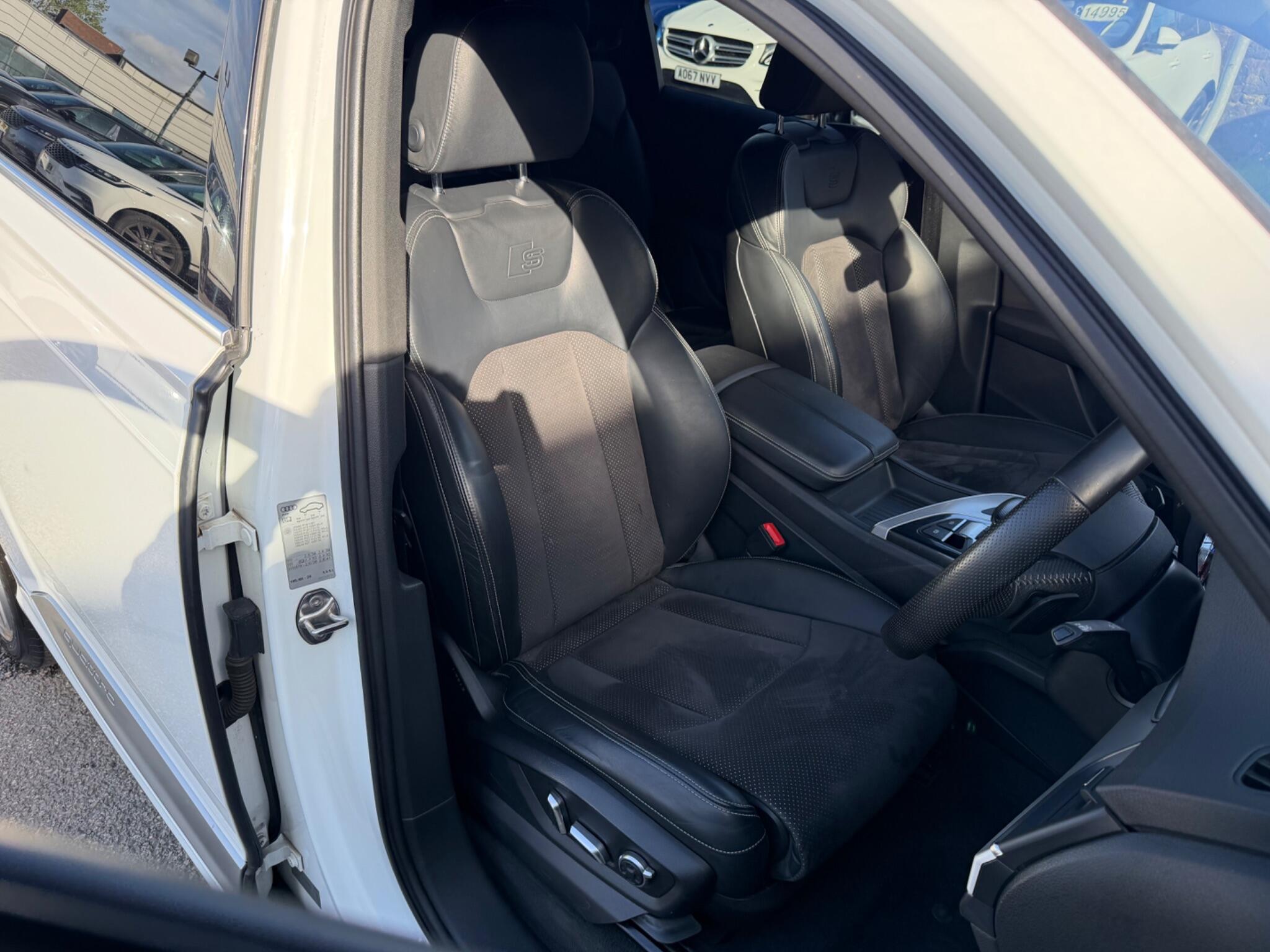 Audi Q7 view 15