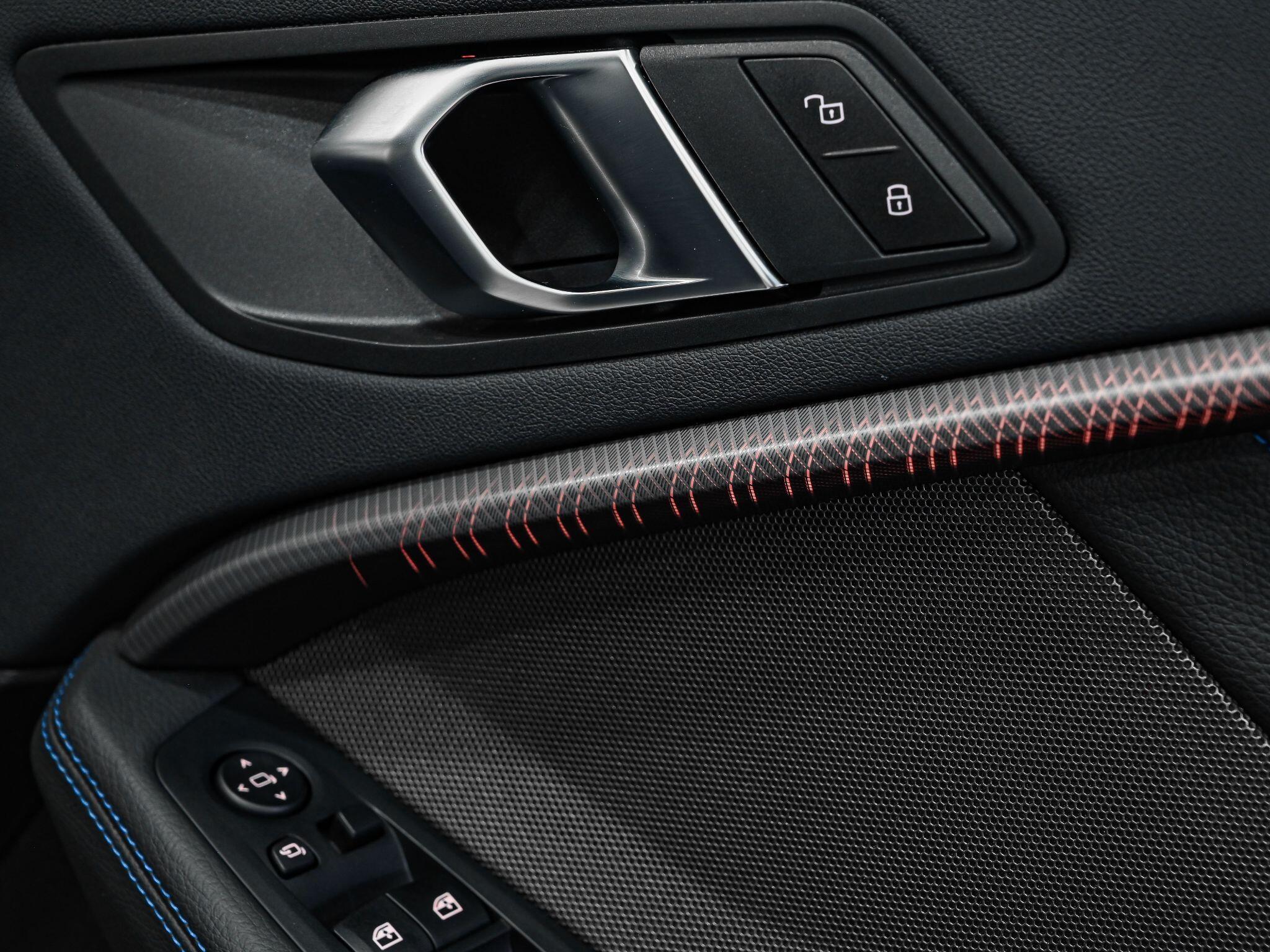 BMW 1 Series view 25