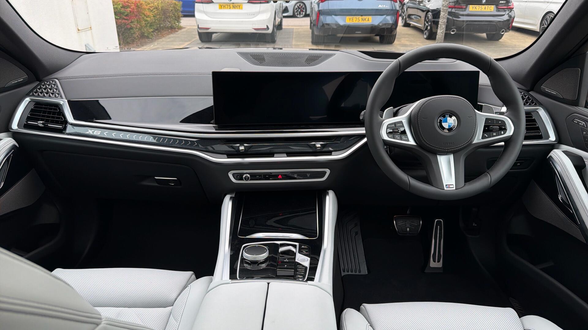BMW X6 view 4