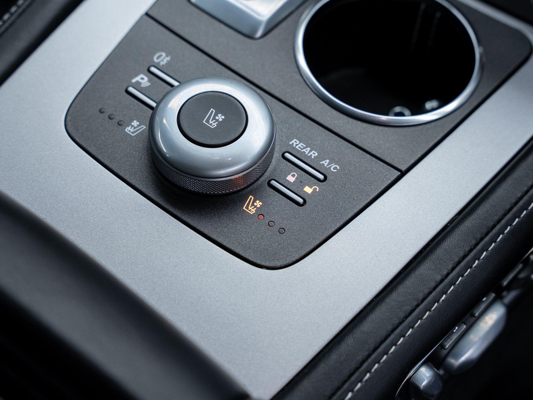 Aston Martin Rapide view 35