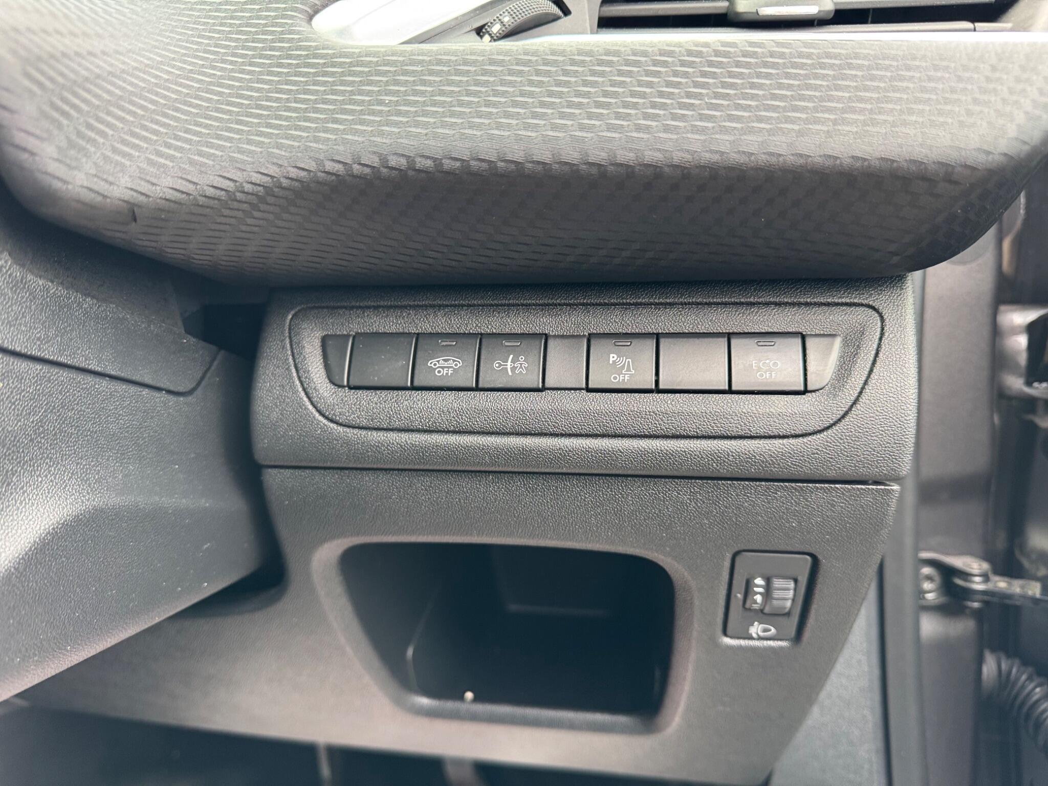 Peugeot 2008 view 21