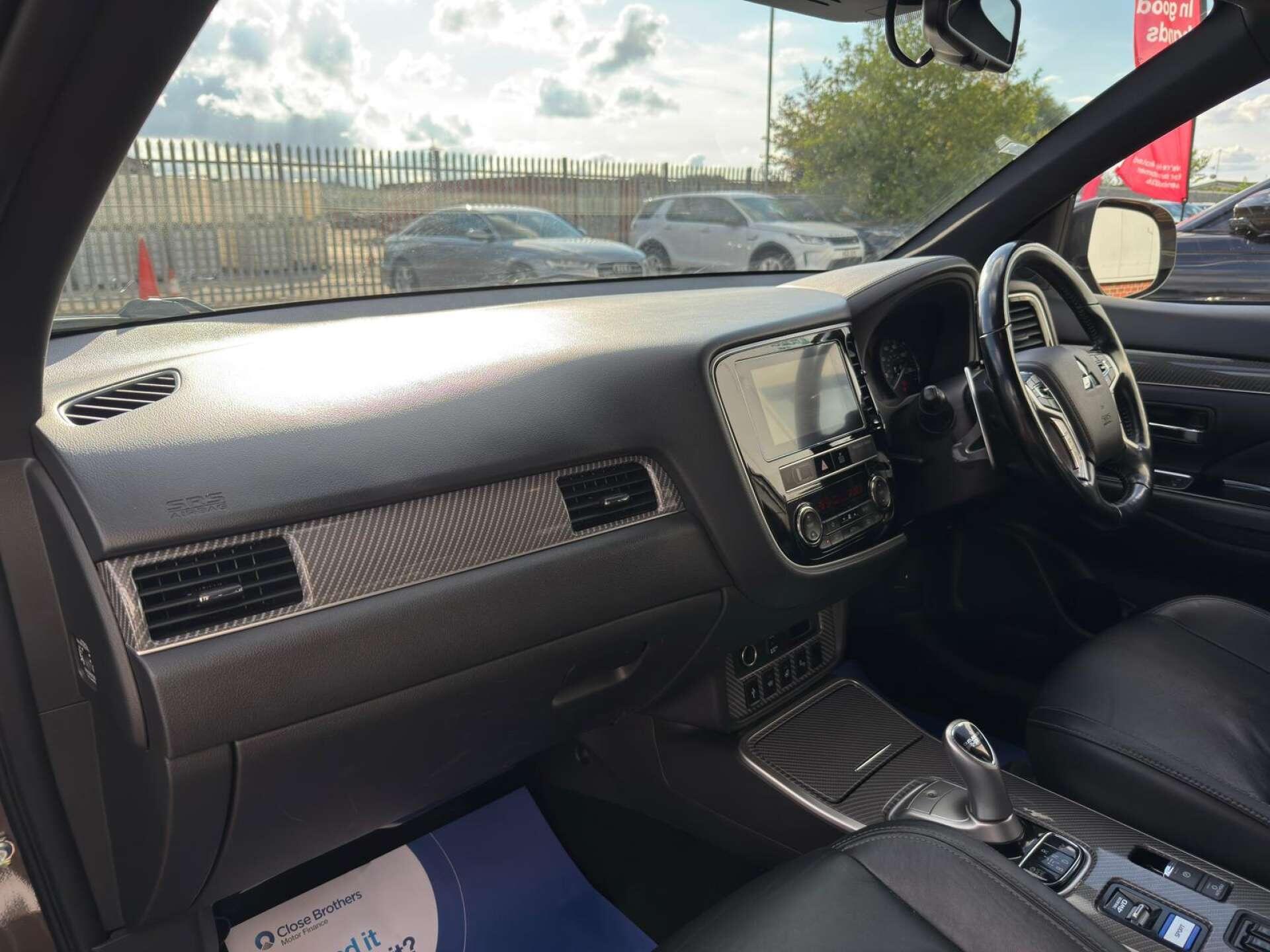 Mitsubishi Outlander view 41