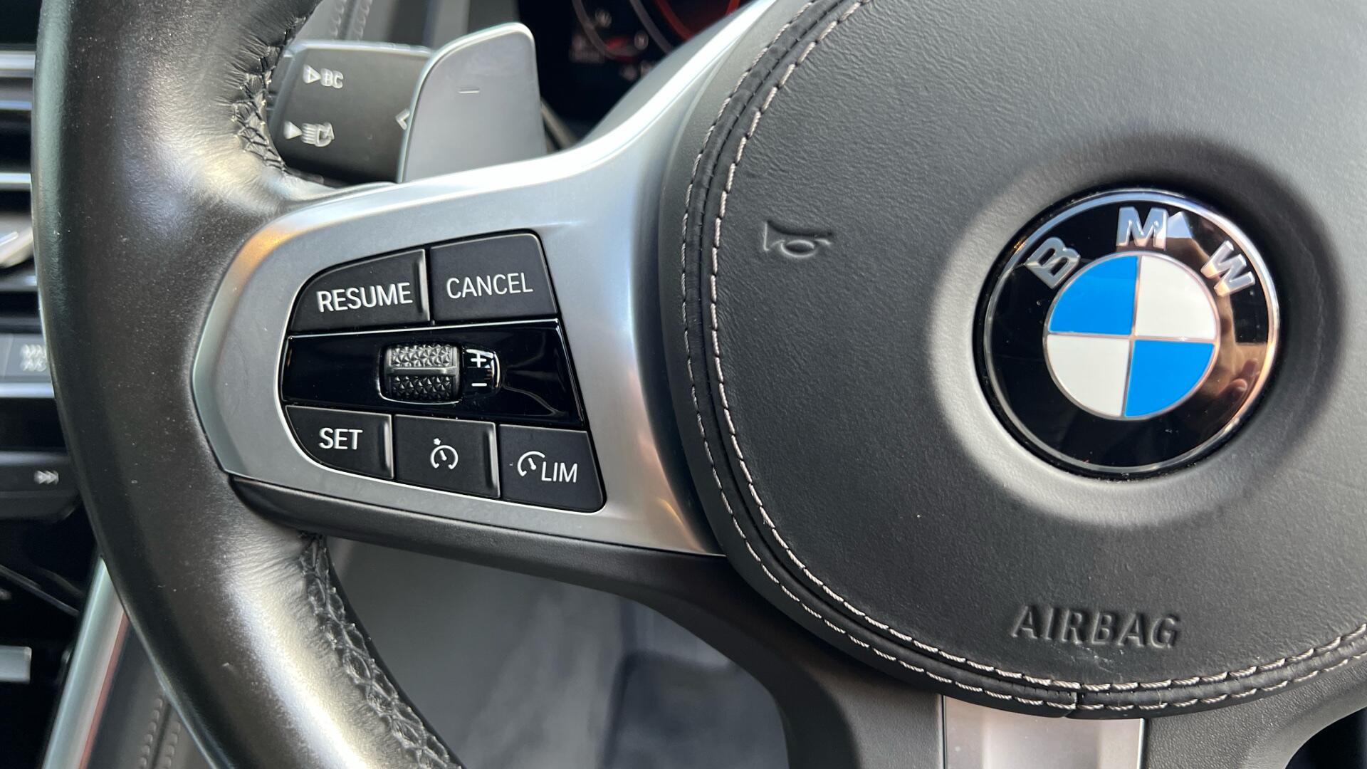 BMW 8 Series view 17